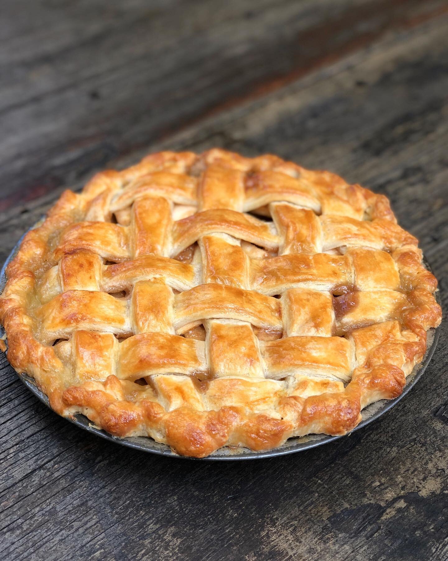 Feel that chill in the air? That must mean it&rsquo;s now officially decorative gourd season! We&rsquo;re leaning in to the autumn feels today with a salted caramel apple pie, lemon bars, a hearty grain salad, duck curry pies and more. Plus, 50% of o