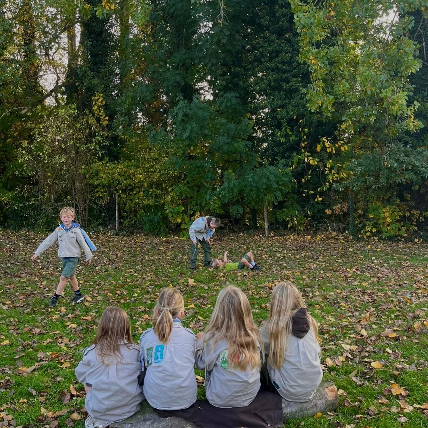 Van ouders VS kids tot een bosspel op wieltjes&hellip; We hebben ons al goed geamuseerd🌿🙃

De activiteiten gaan vanaf nu door op zaterdagavond! 
- Kapoenen en Weka&rsquo;s: 18u30 - 20u30
- Jonggivers, Givers en Jins: 19u30 - 21u30

Tot zaterdag⚜️💖