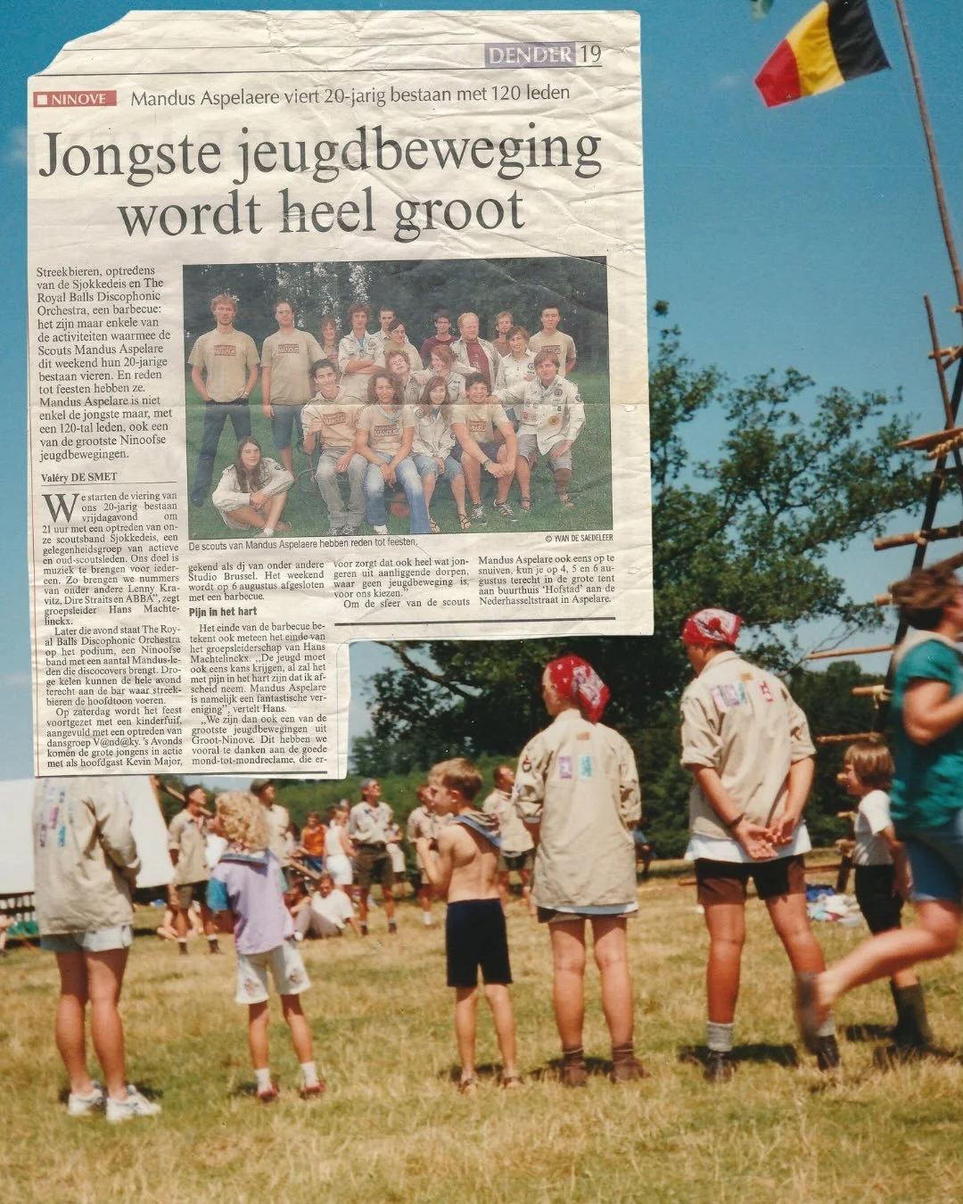 Na twee decennia staan we op de kaart! 
20 jaar vol modder aan de schoenen en kampvuren die bleven branden.

Wat begon met enthousiasme en lef, werd in twintig jaar tijd verfijnd, onze werking scherper, onze tradities sterker en onze groep groter dan