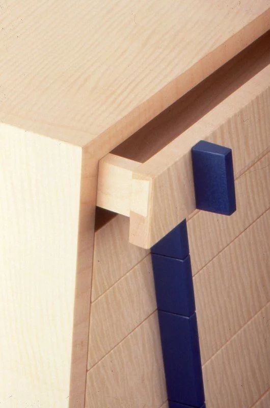 Leaning cabinet, detail