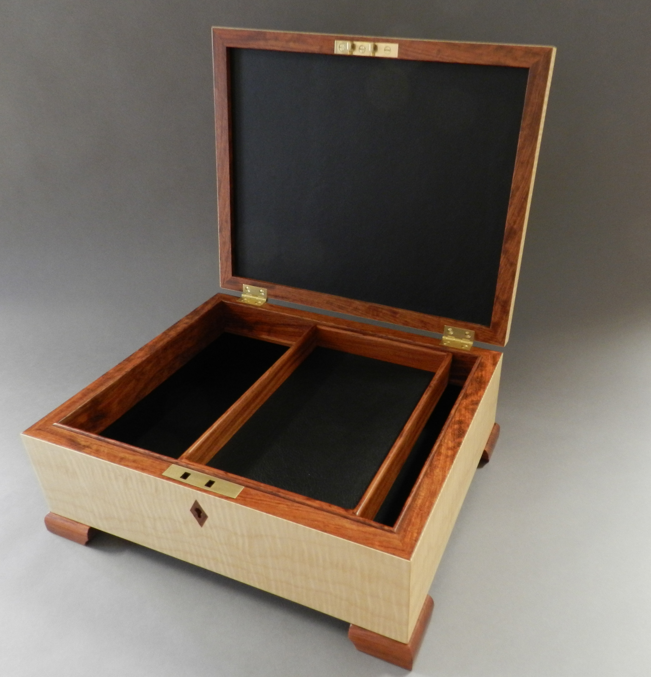 Trad, Jewelry box.