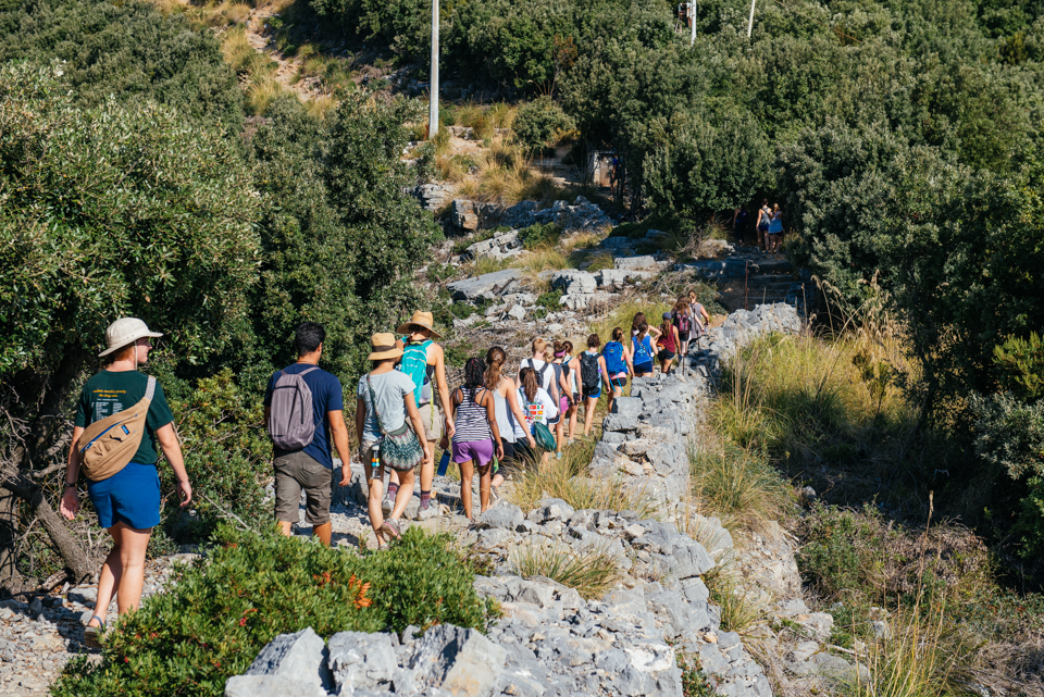 Students hiking up the final ascent to the lookout on Palmaria Island.
