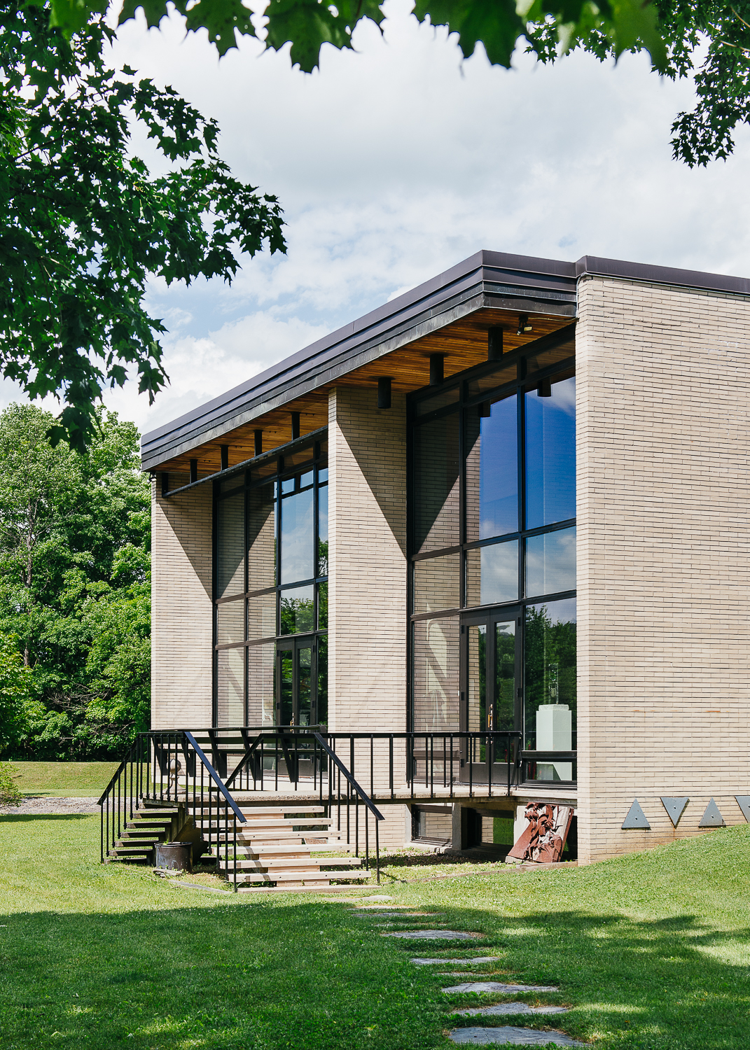 Entrance into the Bundy Modern.