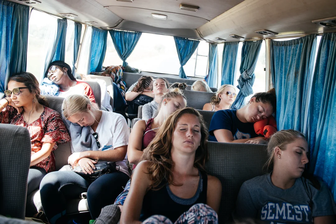 The high heat and sun zapped the energy of the students as we made our way to Niokolo National Park. 