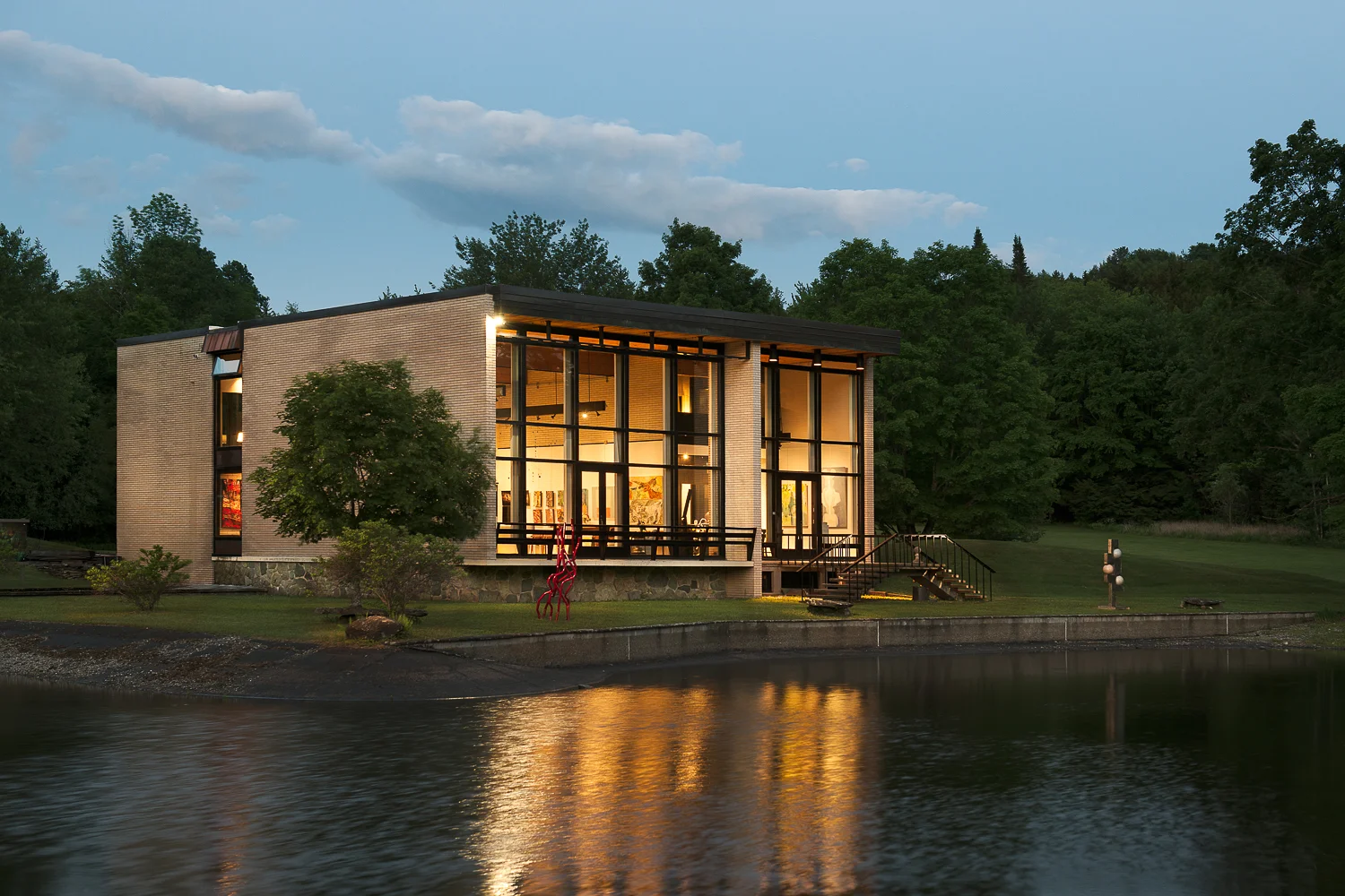 Waitsfield, VT: Exterior at dusk
