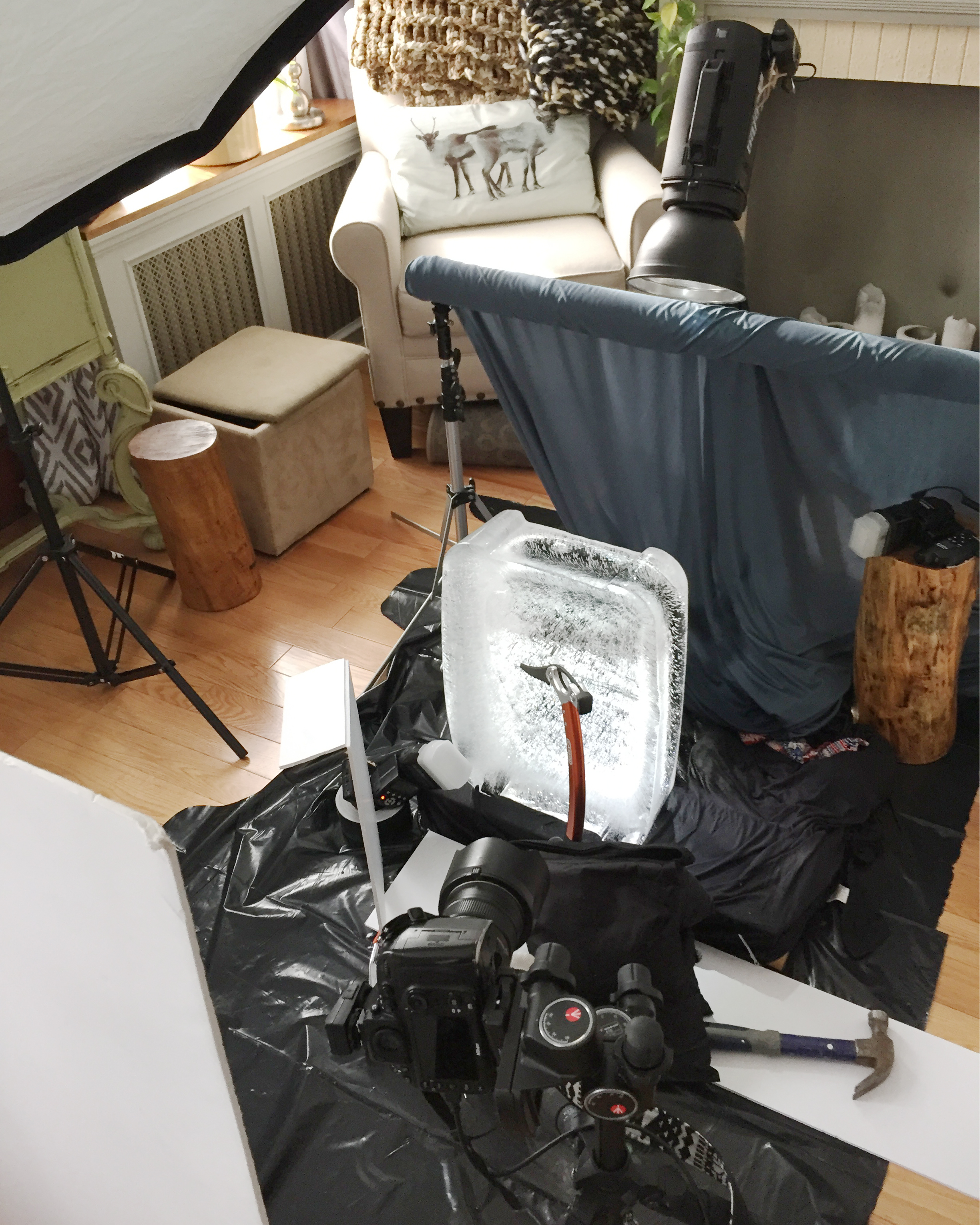Behind the scenes I used 4 flashes. 2 flashes for lighting up the ice, while the other 2 flashes and white cards light the ice axe.