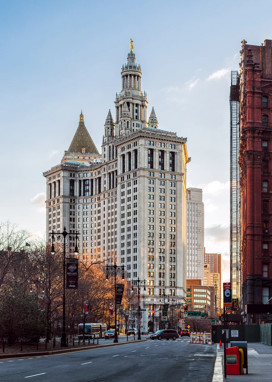 Manhattan Municipal Building was built from 1907-1914 by William M. Kendall to accommodate the growing governmental office space needed to hold nearly 2000 government workers. It is one of the largest governmental buildings in the world.