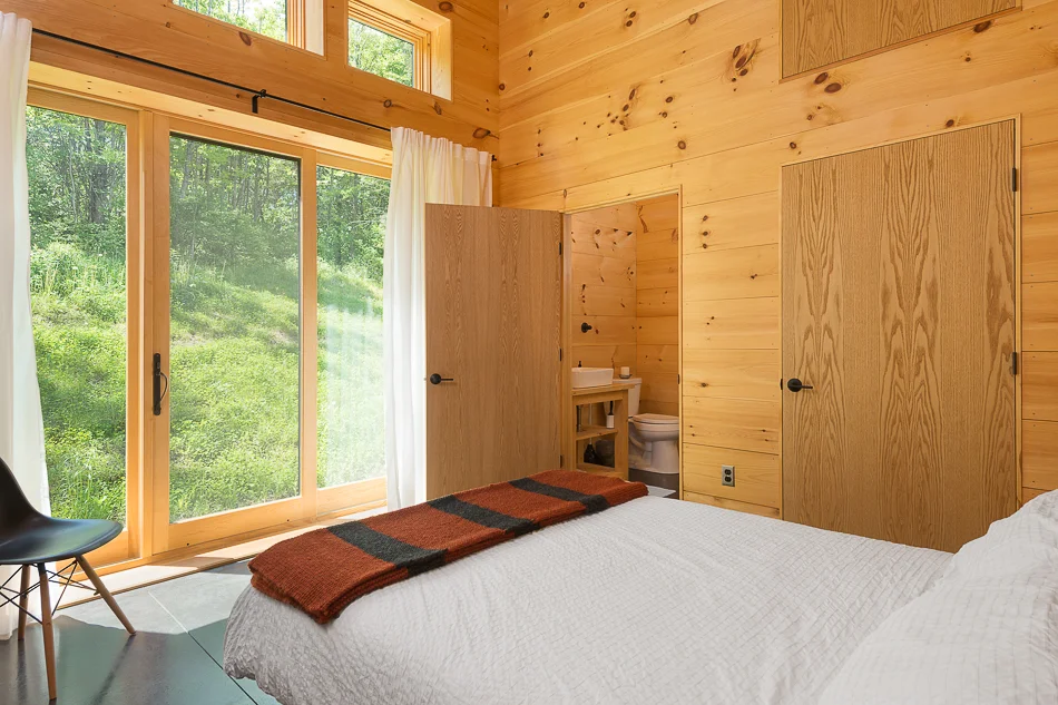 Guest bedroom.