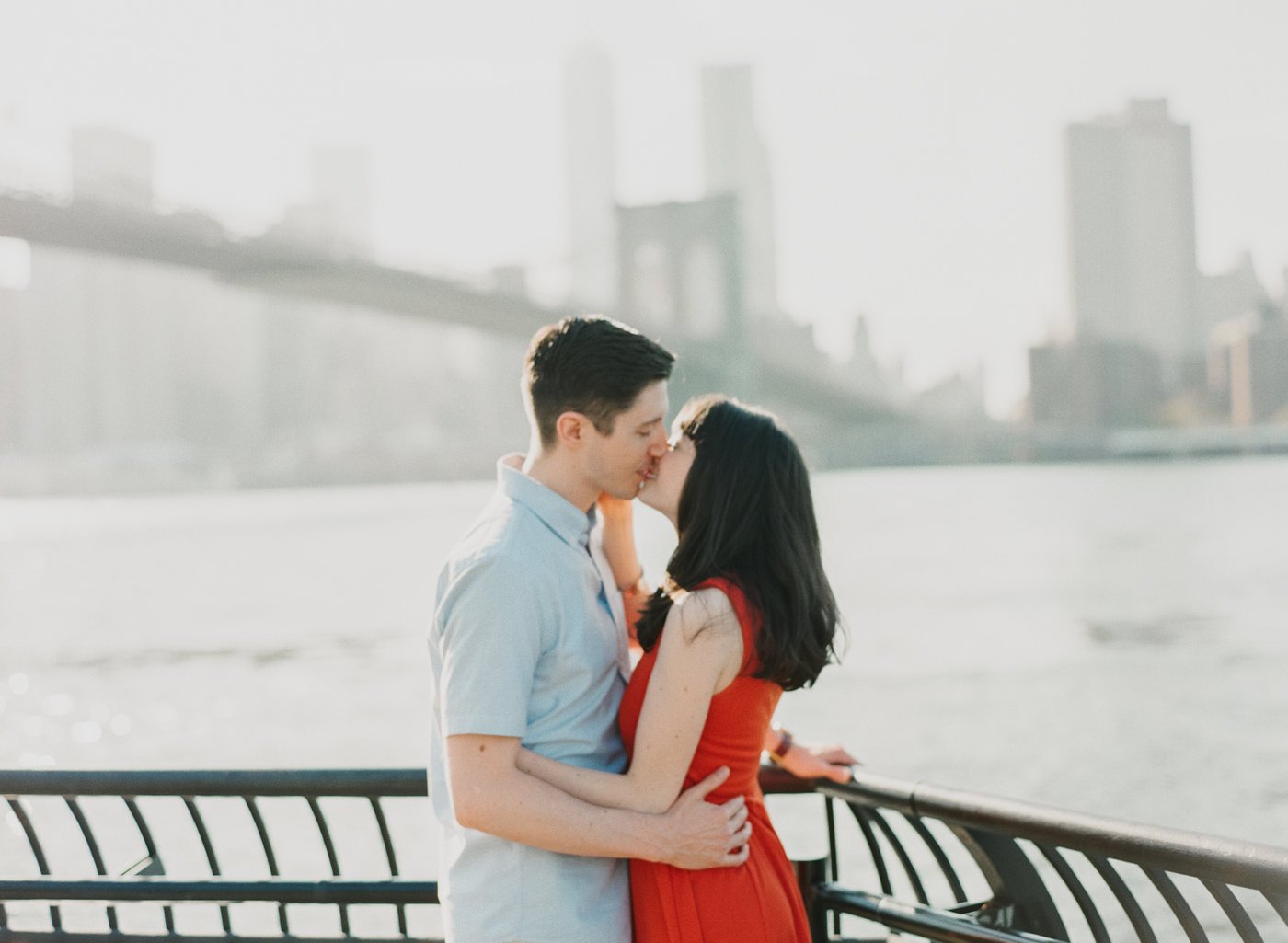 Brooklyn Bridge Kiss.jpg