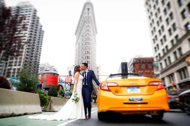 The Flat Iron building is one of the most iconic locations in NYC. Throw in a yellow cab and these two adorable love birds, and you have the perfect shot! Lauren and Daniel making it look easy;) #flatironbuilding #weddingphotographer #wedding #weddin