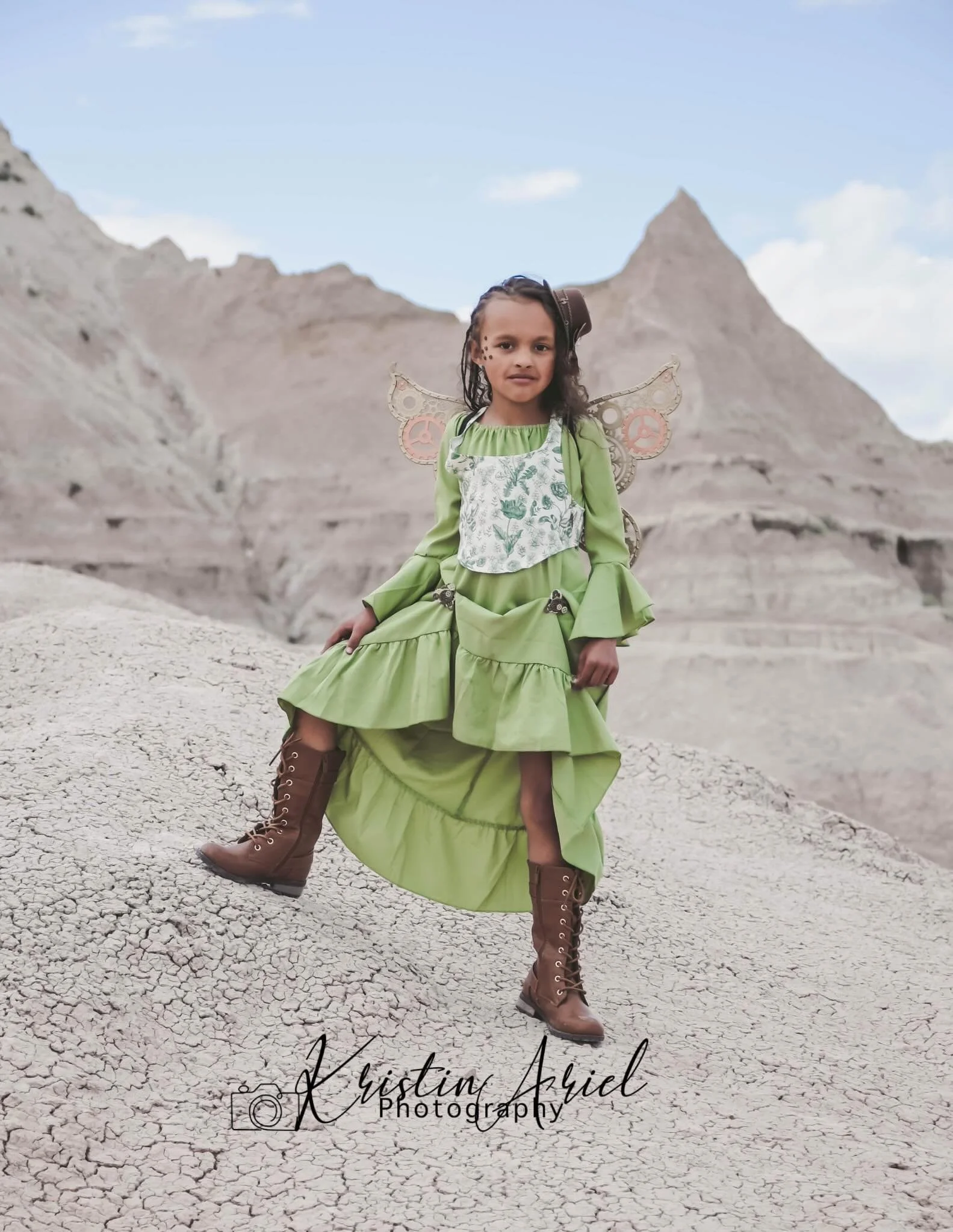 Check out the cutest mommy and minis session! The badlands are my favorite and these cuties made it so much more memorable! #badlands #mommyandme #love #kristinarielphotography