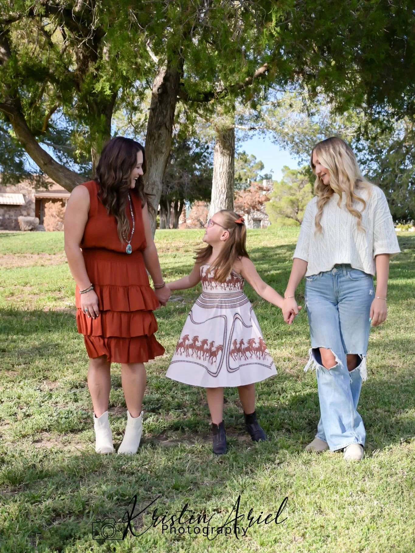 My park minis were ones for the books in our new town! I loved every minute, this cute park, the amazing clients and the laughs we all had! #parkminis #love #kristinarielphotography #elpasophotography