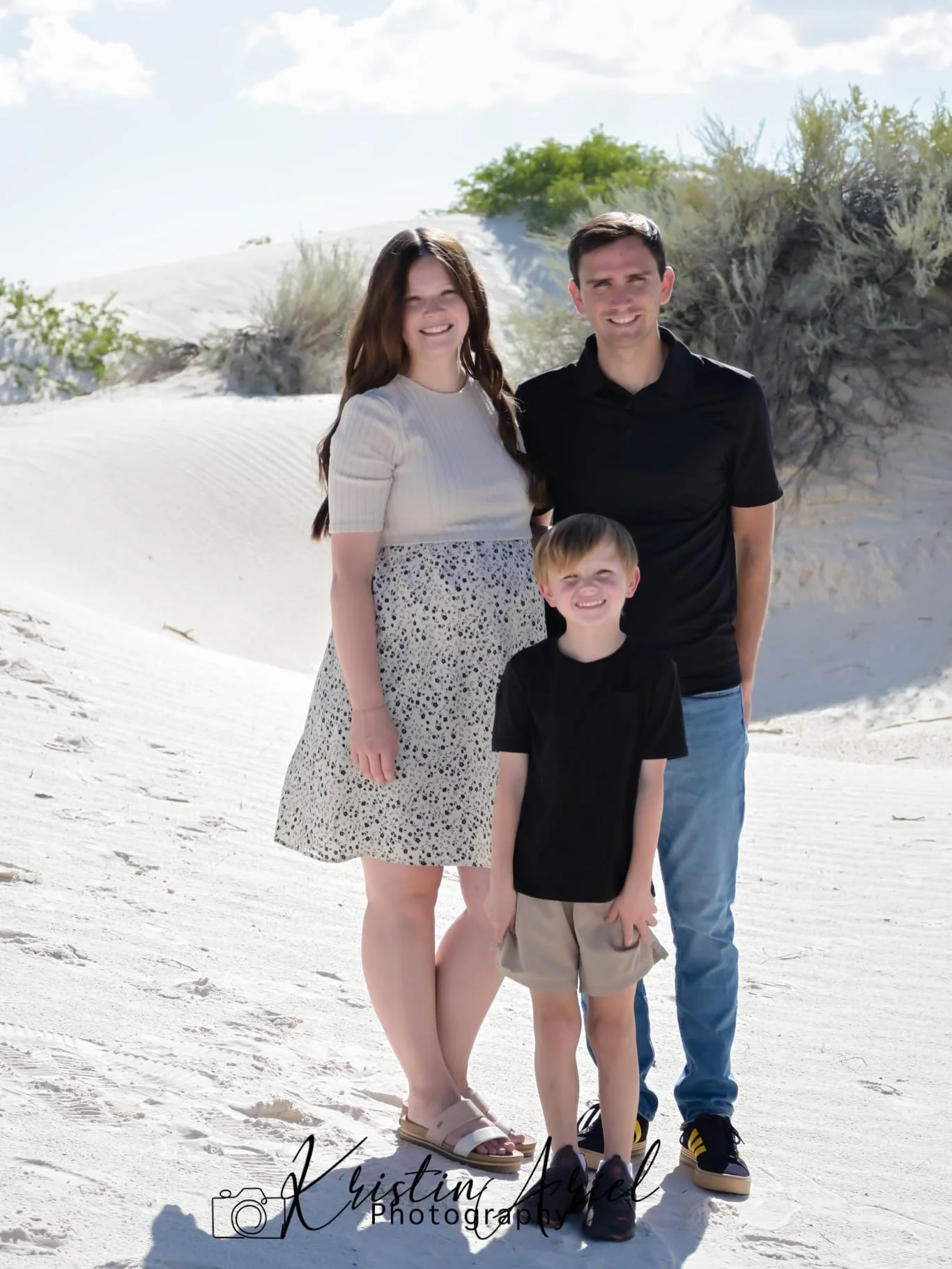 White Sands National Park was absolutely stunning! Underestimated the heat but it all worked out and was amazing! Loved getting to see past clients from our last base and meet new ones that were so fun! #whitesandnationalpark #elpasophotography #fami