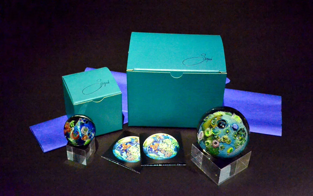 TEAL FOLDED GIFT BOXES WITH COBALT TISSUE PAPER