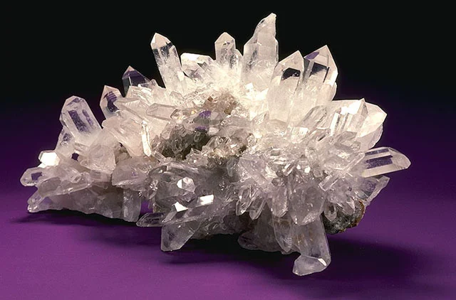 Wiki_USDA_Mineral_Quartz_Crystal_93c3951.jpg