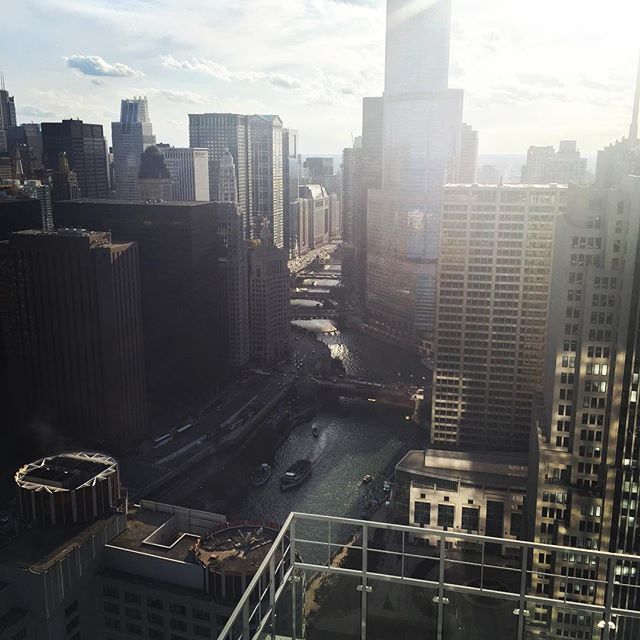 Summer time chi!!! A little love for my city. #chicago #chicagoriver #datviewtho #chitown #streeterville
