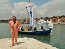 Ragnar Kjartansson: S.S.Hangover í Veneziabiennaluni 2013 https://www.youtube.com/watch?v=qrA0XGUgDc0