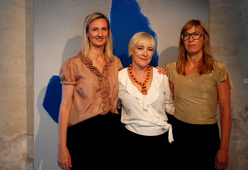 Hansina Iversen millum Karin Elsbudóttir og Julie Sass