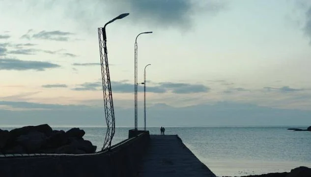 Her er eitt fínt og upplýsandi podcast, har Sakaris Stórá greiðir Heidi Lindenskov Róadóttir frá filminum, Dreymar við havið . http://kvf.fo/roddin/greinar/2017/09/19/podcast-eg-hevdi-fri-i-26-timar-tilsamans-tad-summarid