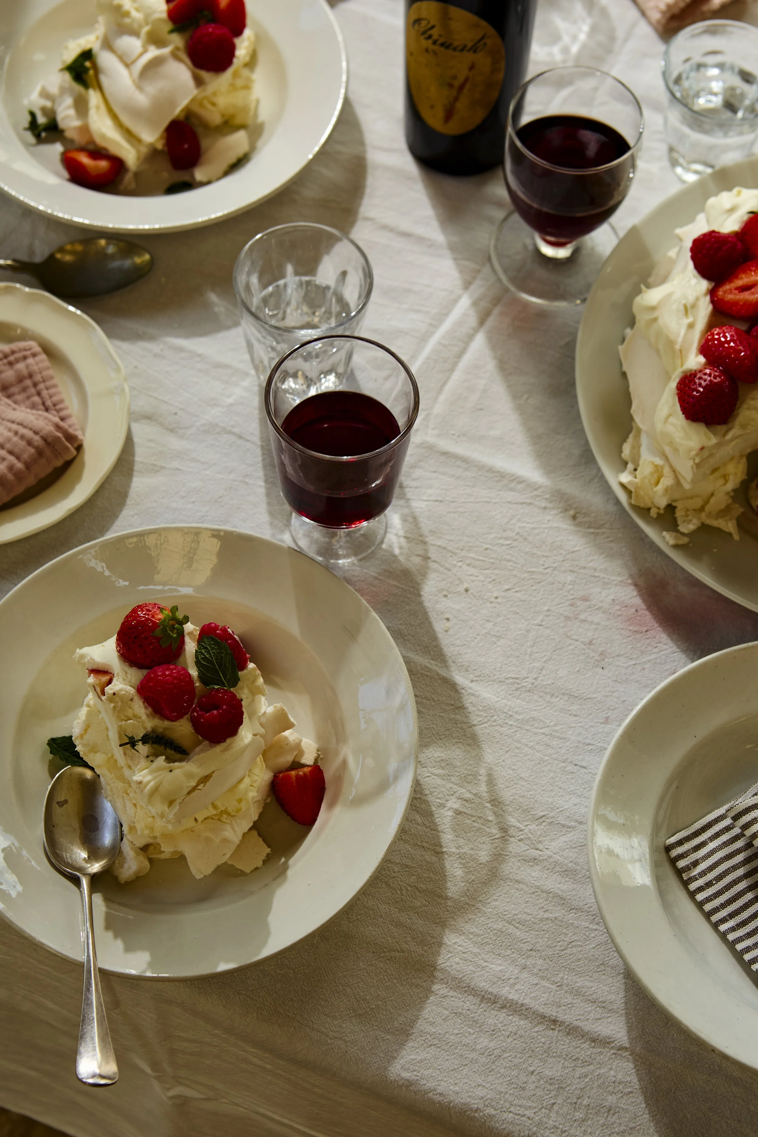 DinnerParty_Pavlova_344.jpg