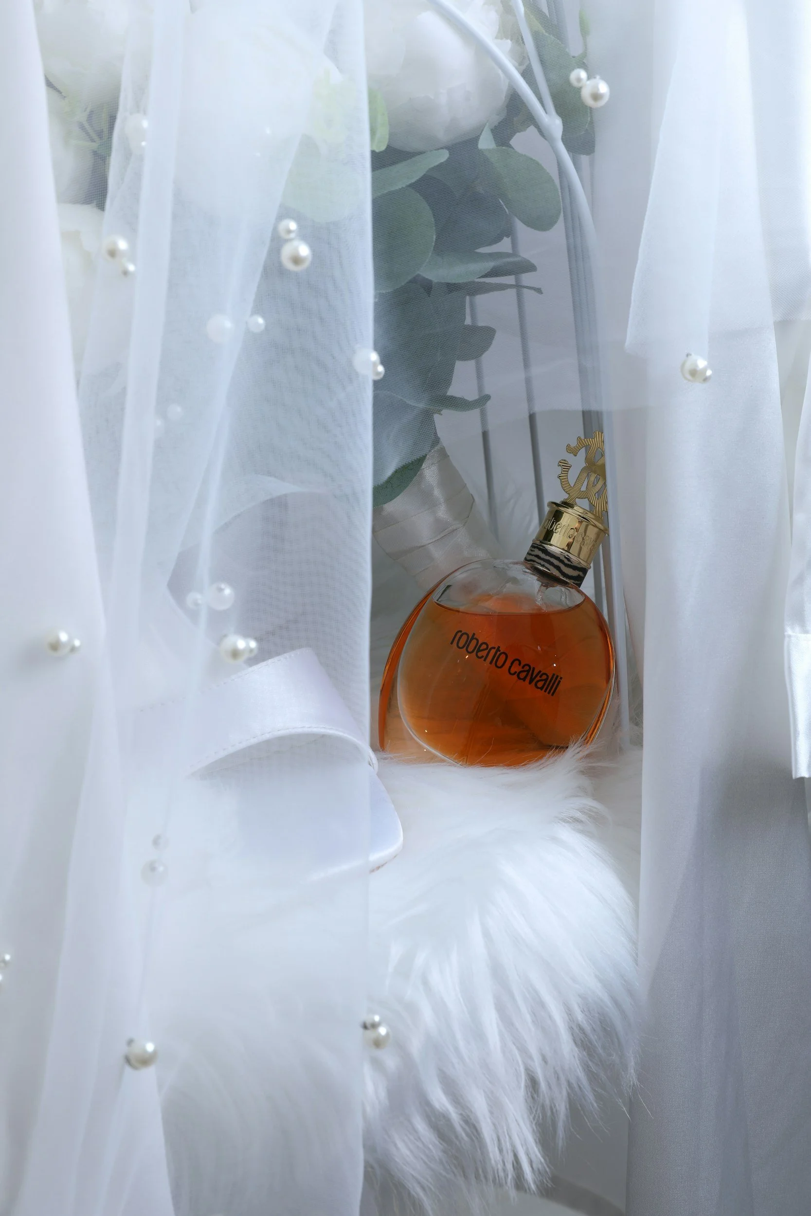 Iowa wedding venues with natural light bridal getting ready suite for on location wedding hair and makeup artist