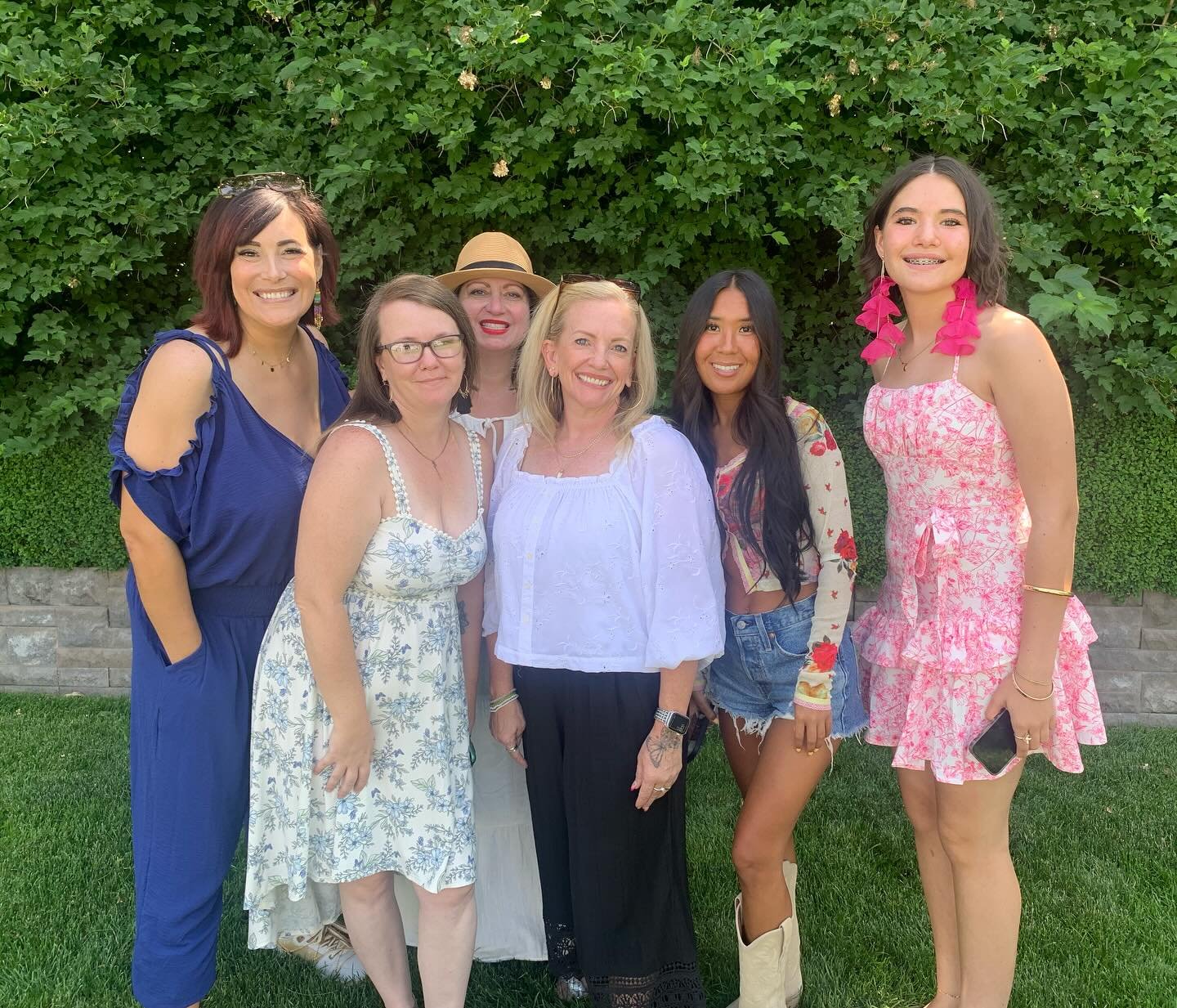 Women Supporting Women.
.
.
I had the opportunity to attend the most precious event hosted by @in_this_together_mothers (the Utah Chapter of @americanmothers ) at the most breathtaking @ardiceandco Garden.  Every inch planned, thoughtful, and catered