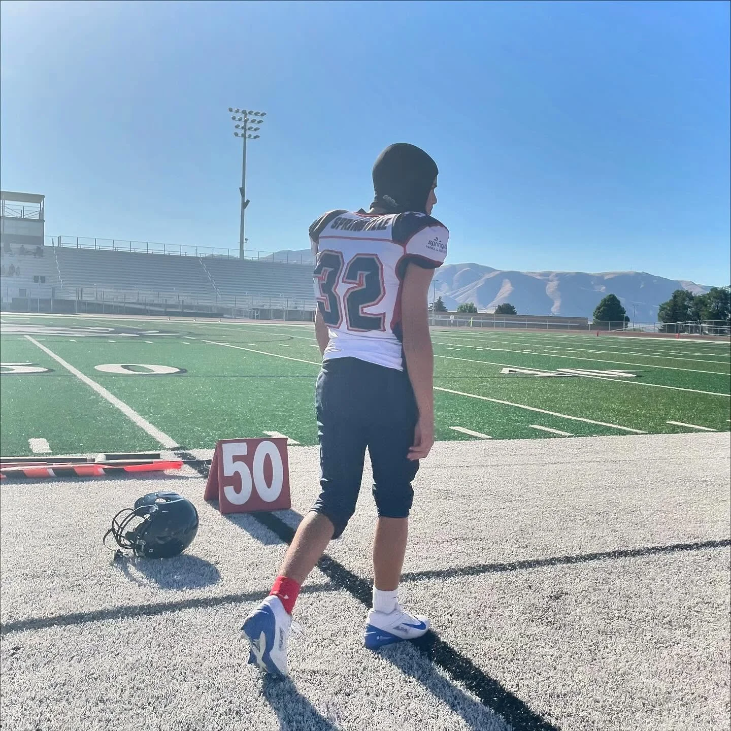 A heartbreaking loss in the semi-finals and the season is officially over.  Ollie made incredible progress and we are READY for @shs_reddevils football next year!! 
.
.
2025 stats: 9 games. 
Offense-
48 carries
536 yards
Average 11.17 yards per carry