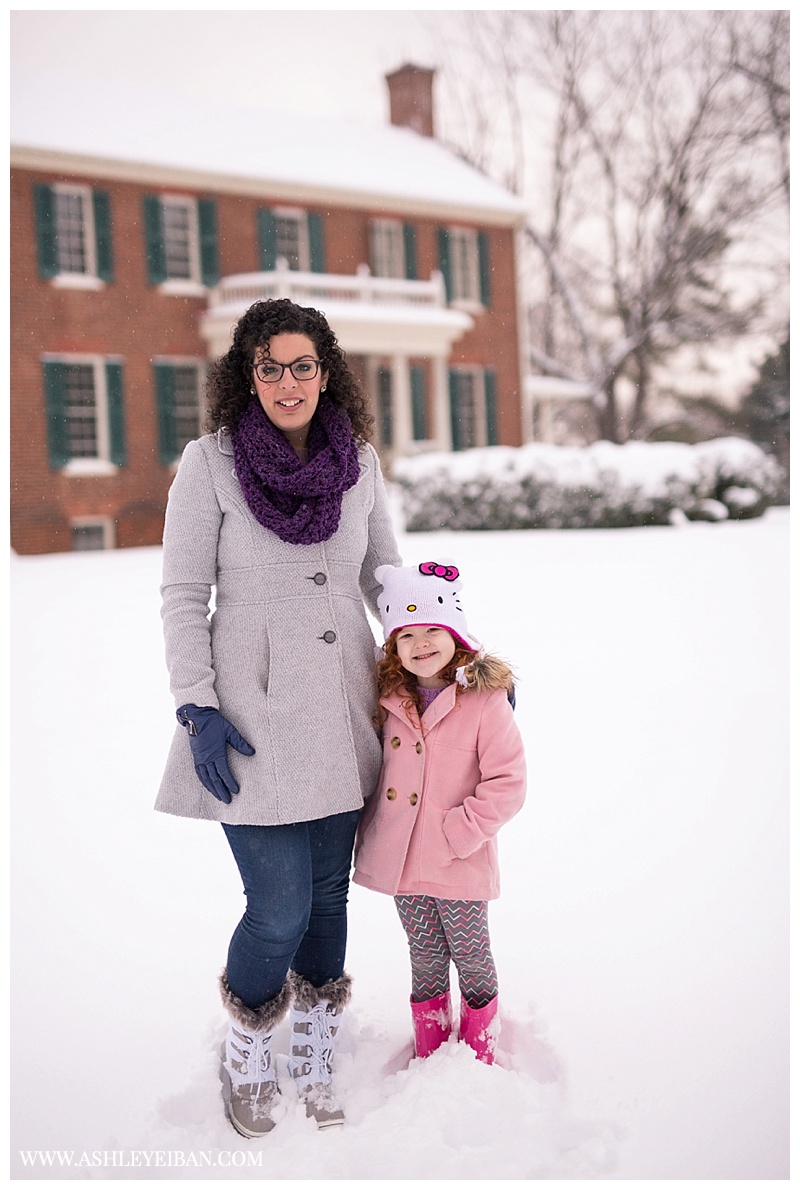 Lynchburg VA Wedding and Portrait Photographer || Family Photos in the Snow || Central VA Photographer || Ashley Eiban Photography || www.ashleyeiban.com