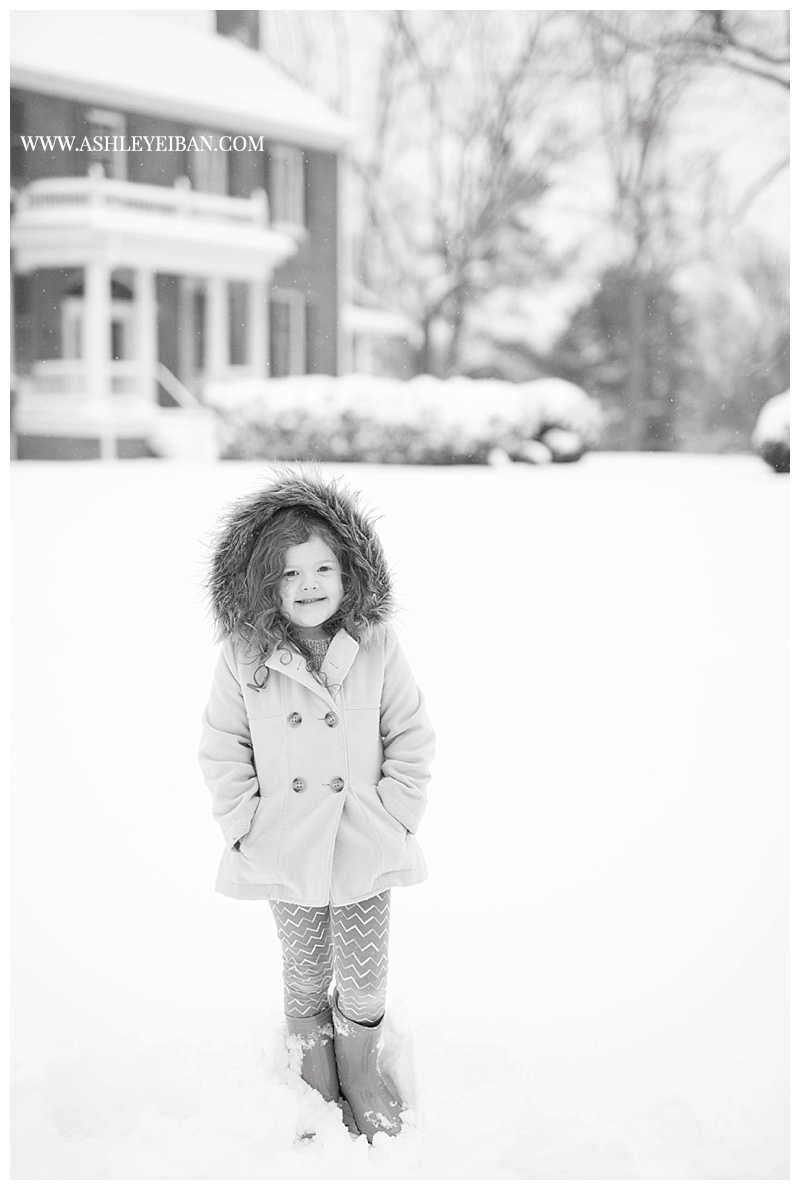 Lynchburg VA Wedding and Portrait Photographer || Family Photos in the Snow || Central VA Photographer || Ashley Eiban Photography || www.ashleyeiban.com