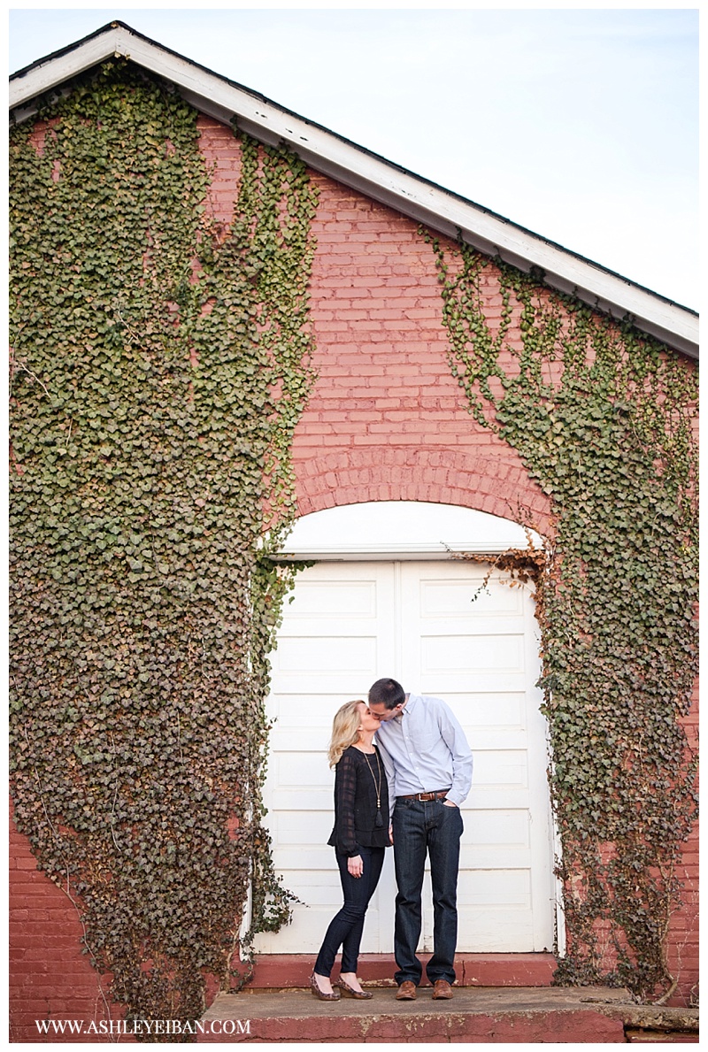 Lynchburg VA Engagement Photographer || Lynchburg Virginia Wedding Photographer || Central VA Wedding Photographer || Ashley Eiban Photography || www.ashleyeiban.com