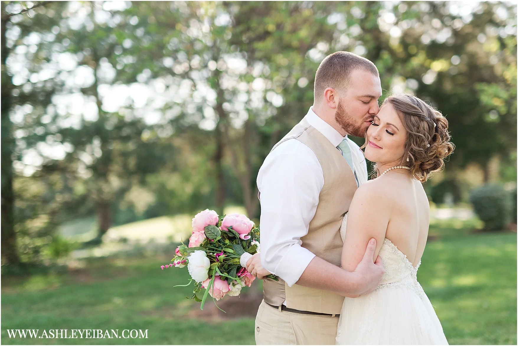 Wedding at The Trivium || Lynchburg Wedding Photographer || Central Virginia Wedding Photographer || Spring Wedding || Ashley Eiban Photography || www.ashleyeiban.com