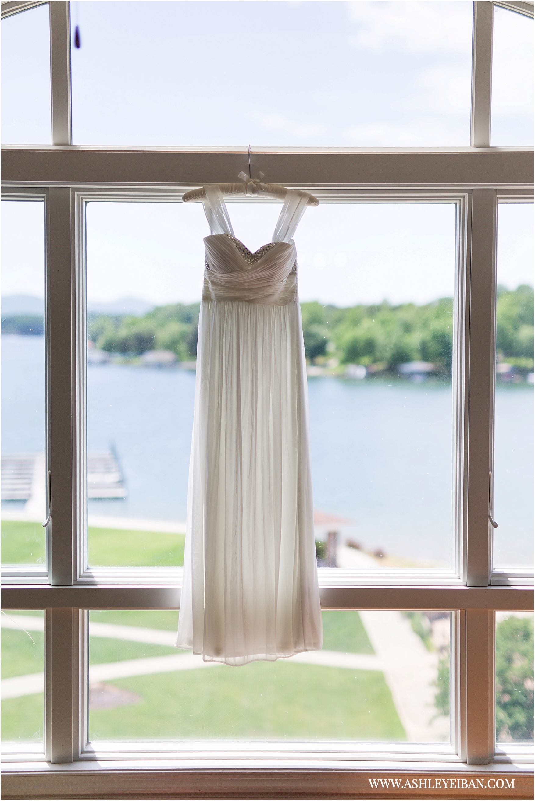 Smith Mountain Lake Wedding || Elopement and Wedding Photographer || Ashley Eiban Photography || www.ashleyeiban.com
