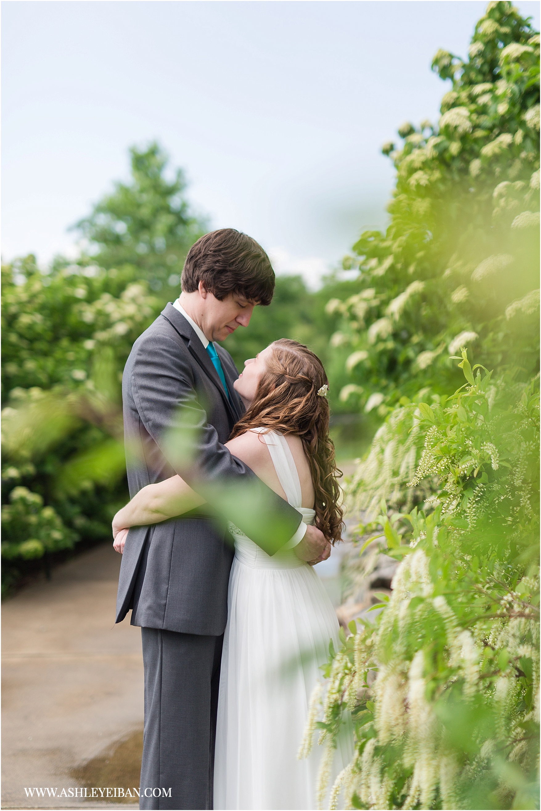 Smith Mountain Lake Wedding || Elopement and Wedding Photographer || Ashley Eiban Photography || www.ashleyeiban.com