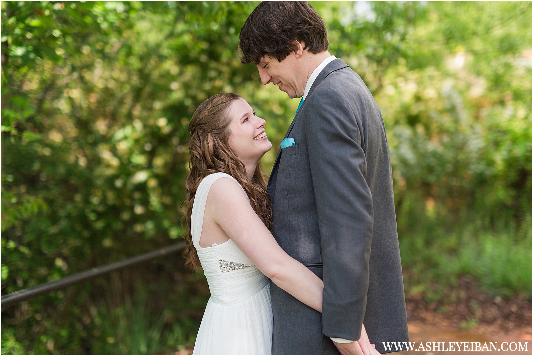 Smith Mountain Lake Wedding || Elopement and Wedding Photographer  || Ashley Eiban Photography || www.ashleyeiban.com