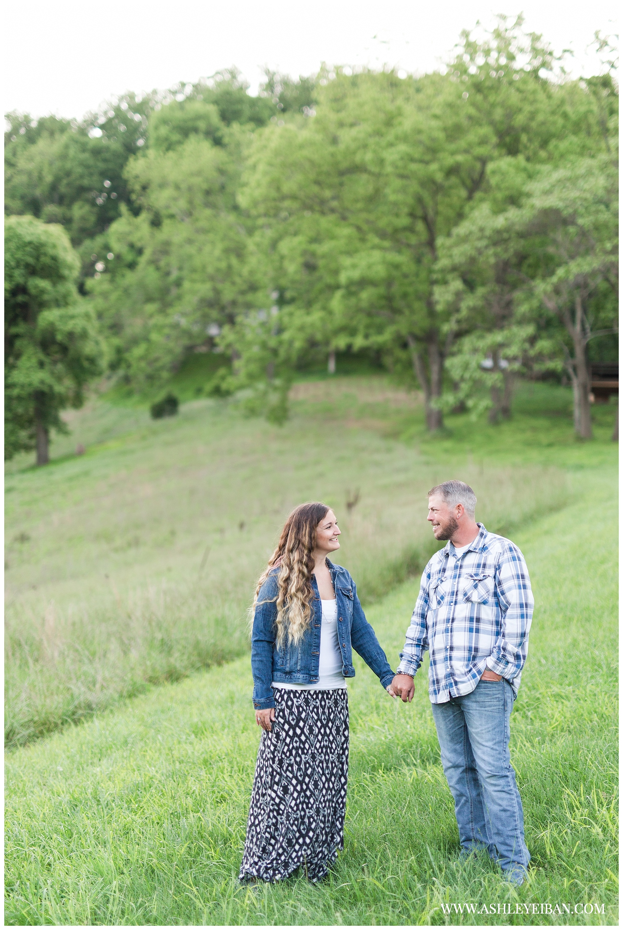 Lynchburg , VA Spring Engagement Photos || Lynchburg Wedding Photographer || Ashley Eiban Photography || www.ashleyeiban.com