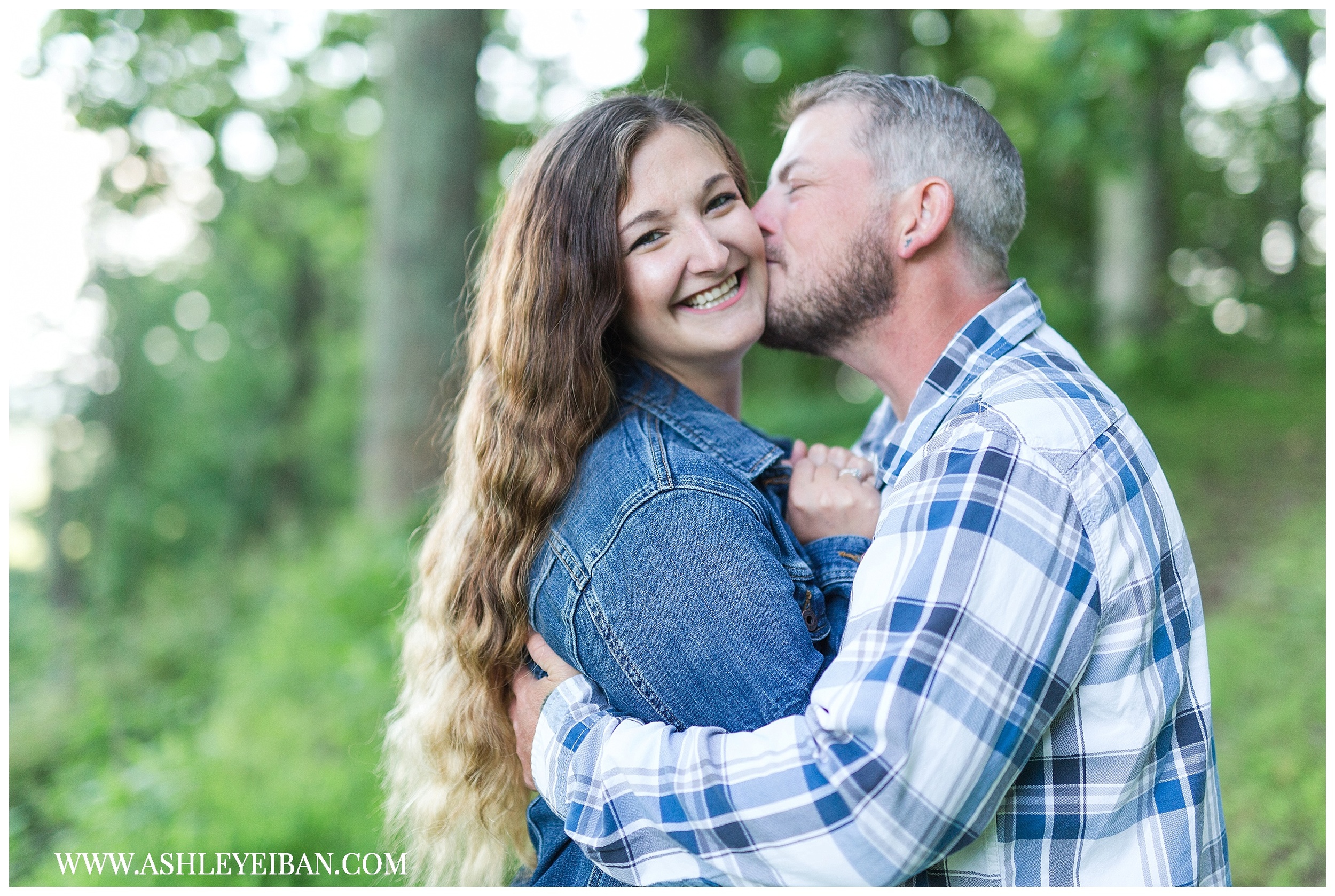 Lynchburg , VA Spring Engagement Photos || Lynchburg Wedding Photographer || Ashley Eiban Photography || www.ashleyeiban.com