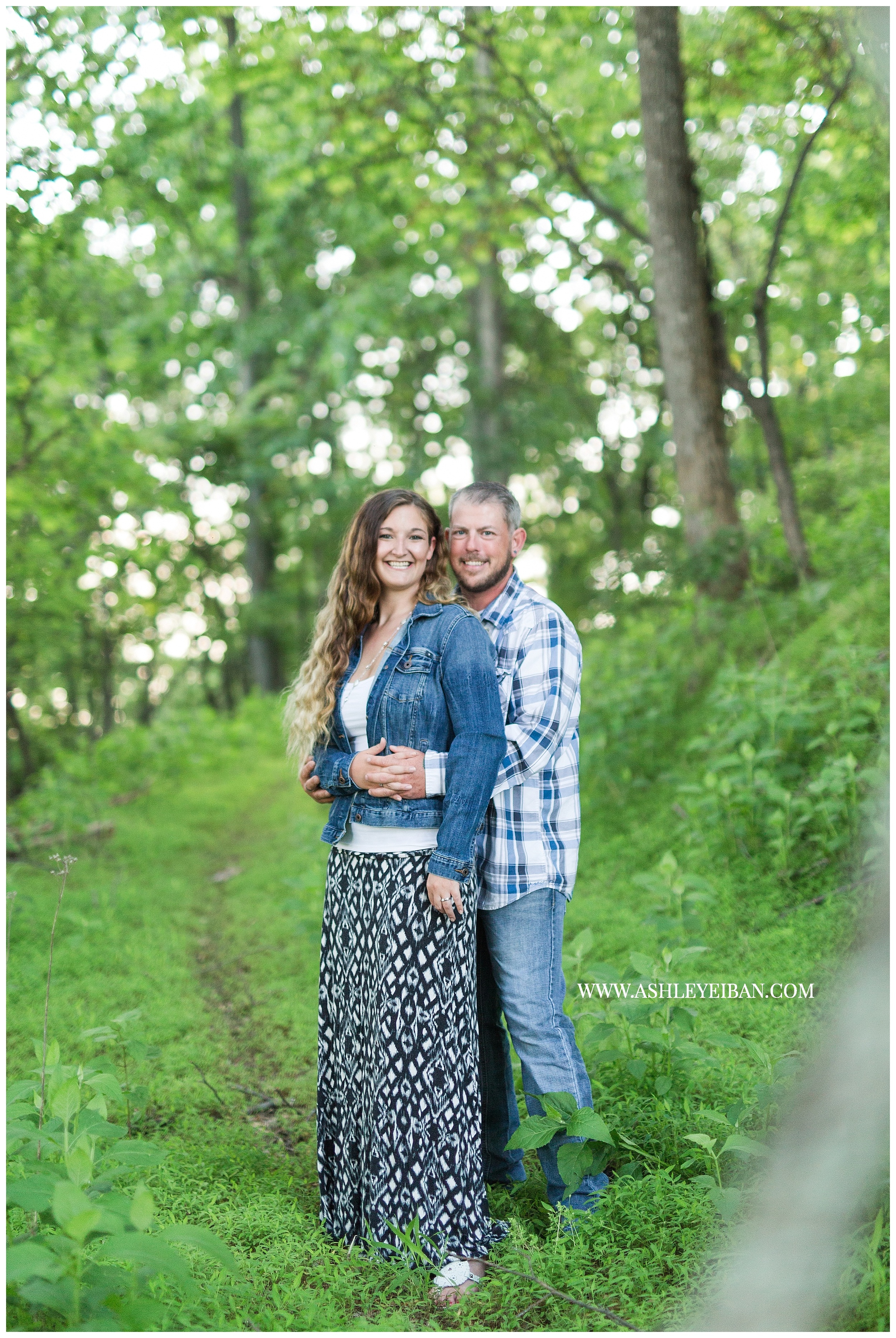 Lynchburg , VA Spring Engagement Photos || Lynchburg Wedding Photographer || Ashley Eiban Photography || www.ashleyeiban.com