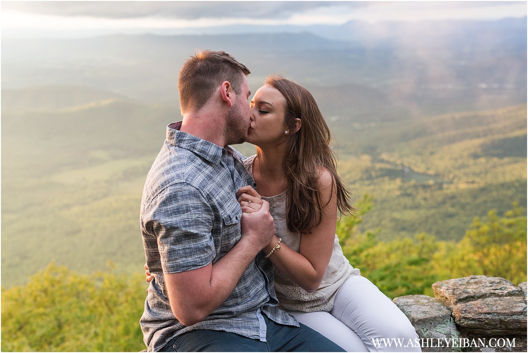 Mountaintop Engagement Session || Lynchburg Wedding and Engagement Photographer || www.ashleyeiban.com