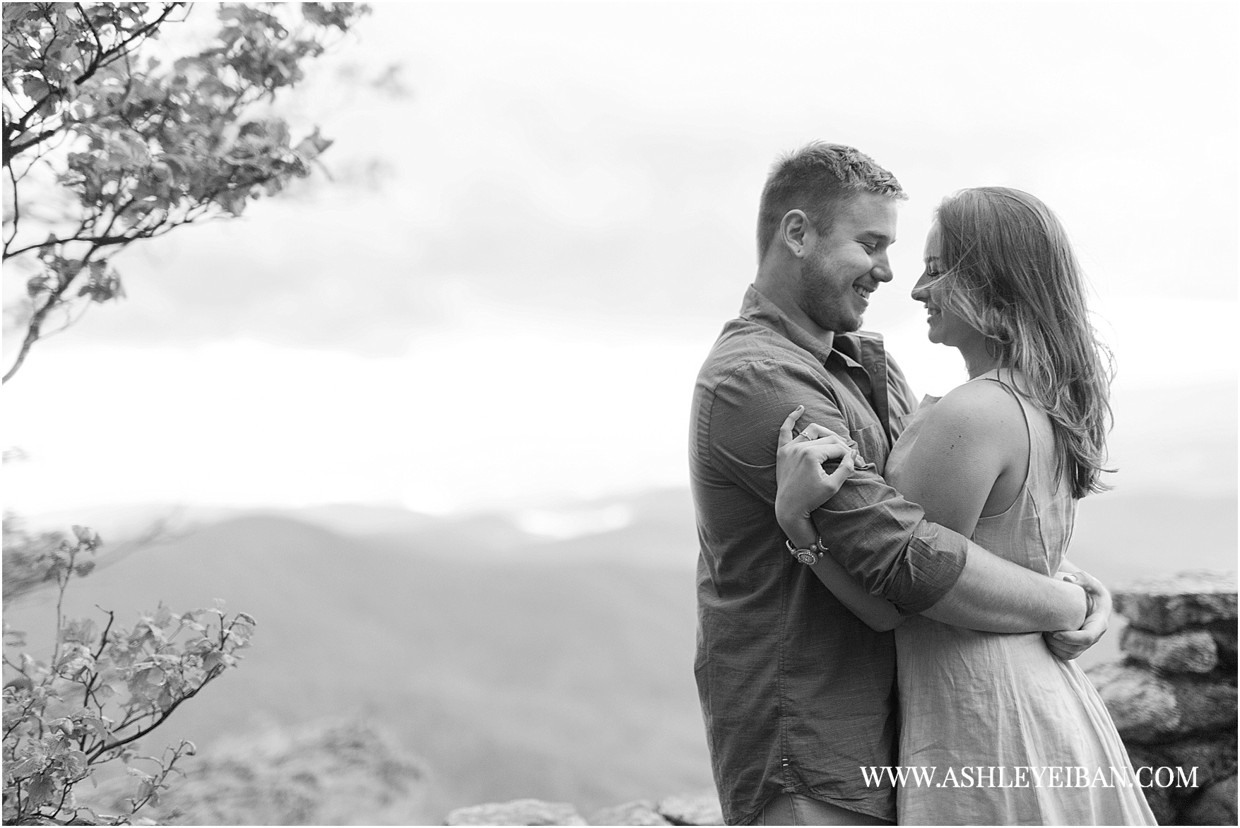 Mountaintop Engagement Session || Lynchburg Wedding and Engagement Photographer || www.ashleyeiban.com