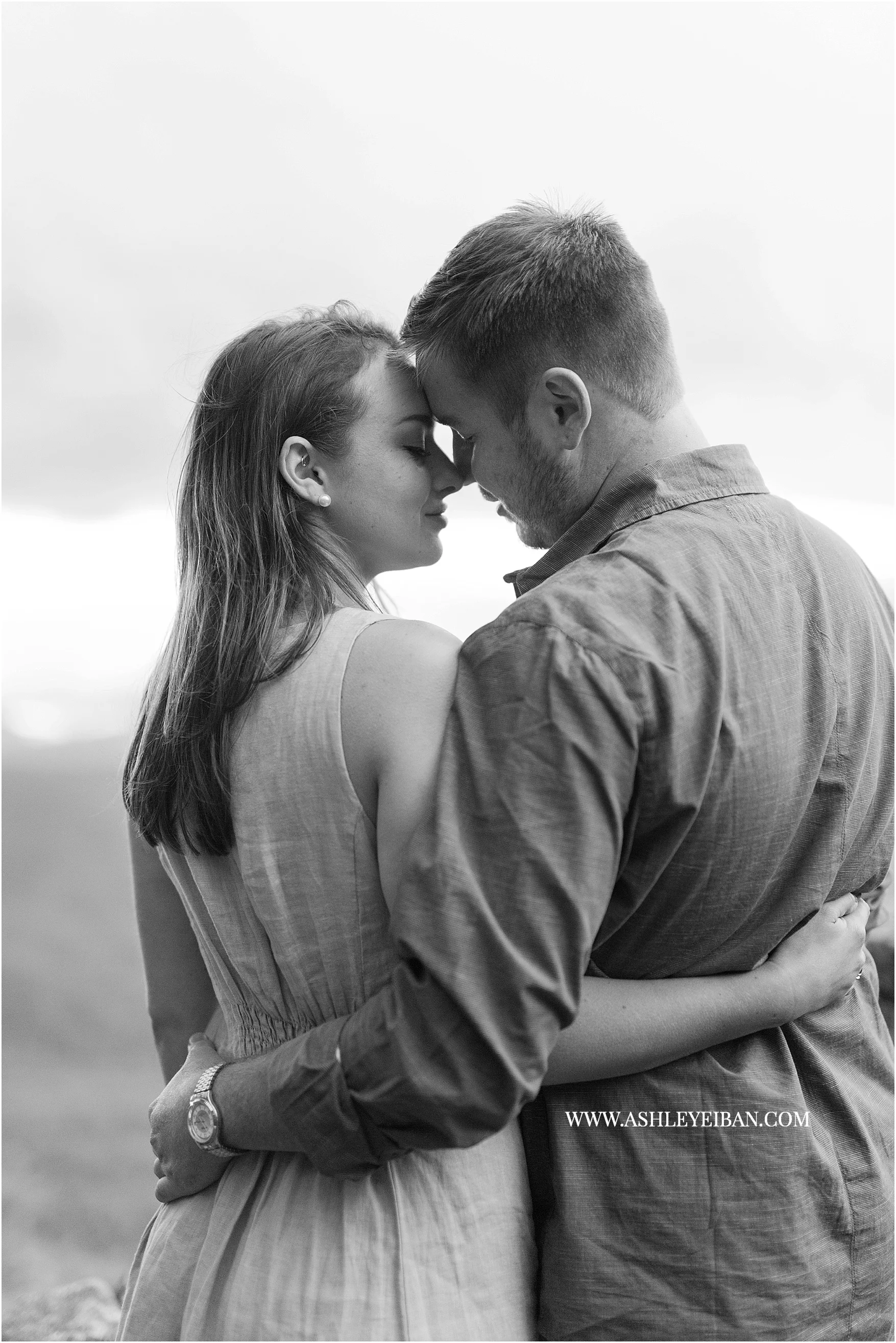 Mountaintop Engagement Session || Lynchburg Wedding and Engagement Photographer || www.ashleyeiban.com