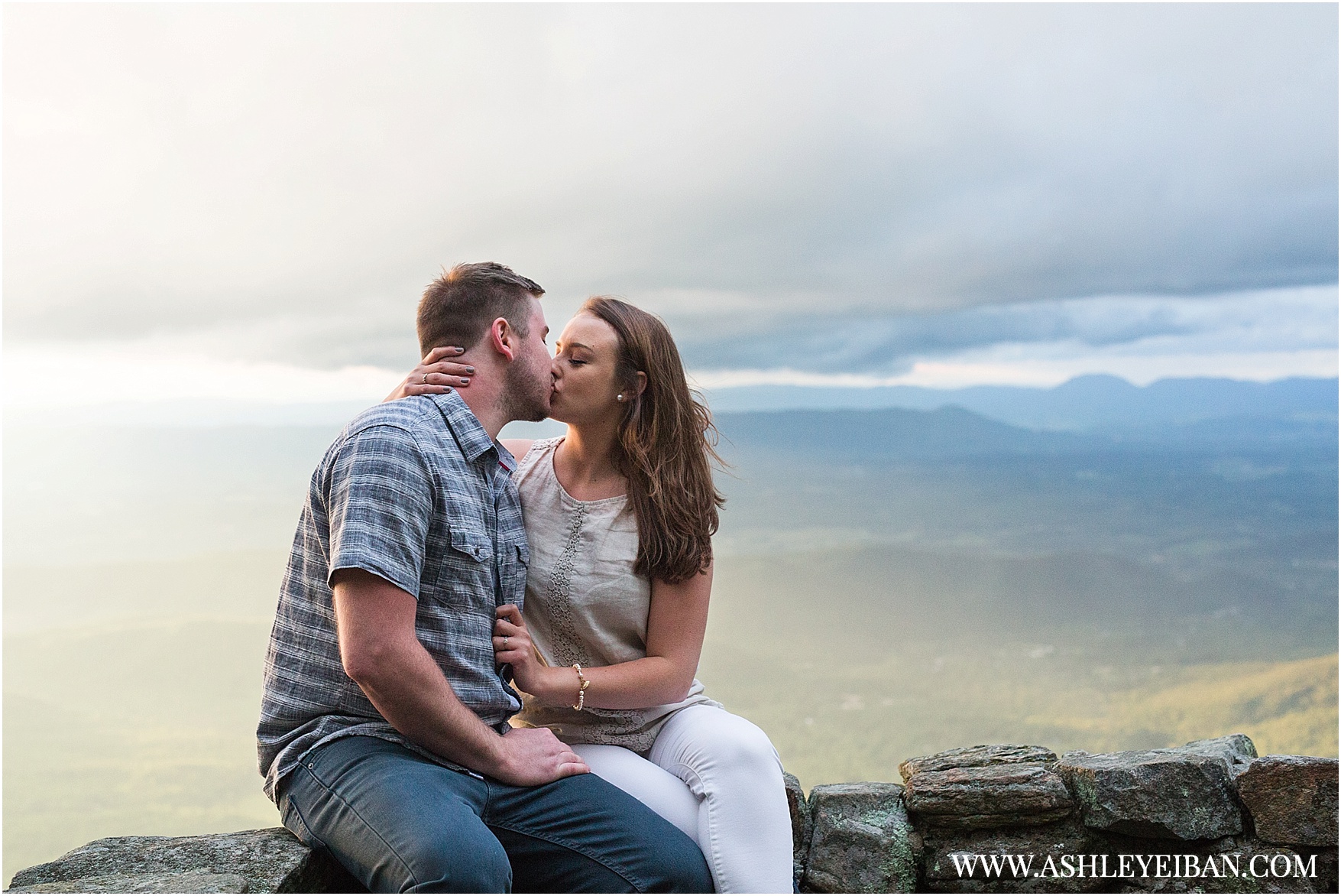 Mountaintop Engagement Session || Lynchburg Wedding and Engagement Photographer || www.ashleyeiban.com