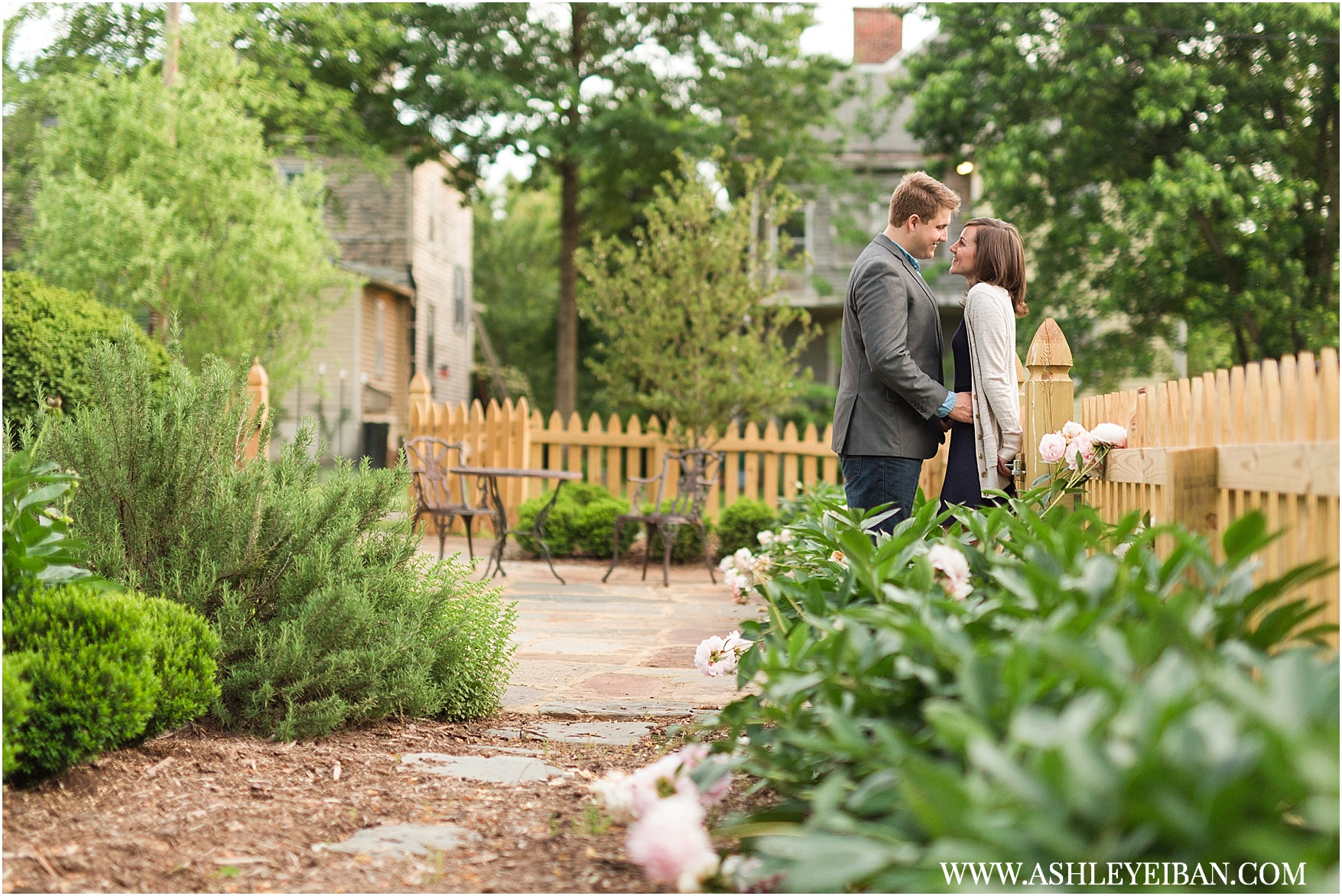 Lynchburg Engagement Session || Lynchburg Wedding Photographer || www.ashleyeiban.com