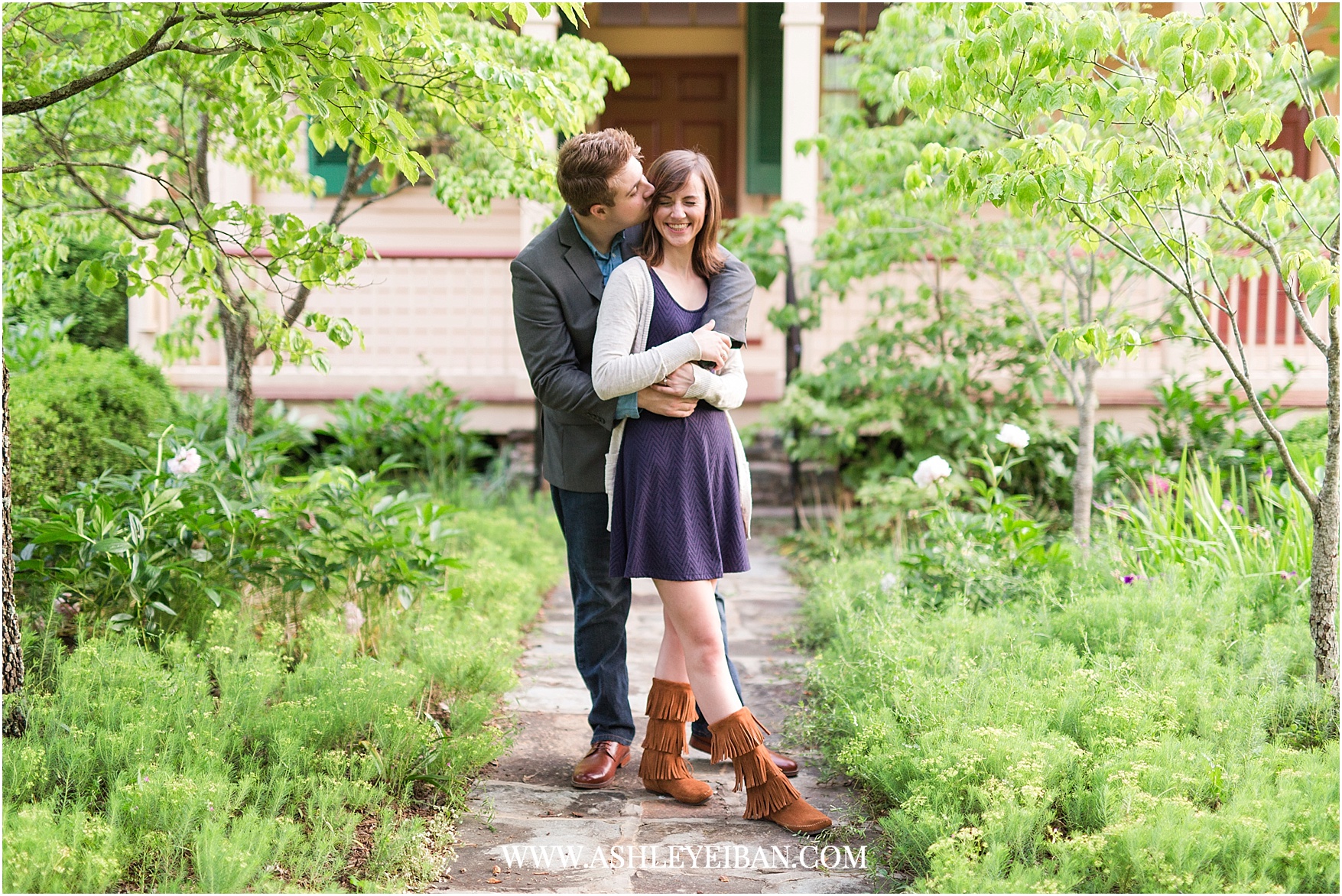 Lynchburg Engagement Session || Lynchburg Wedding Photographer || www.ashleyeiban.com