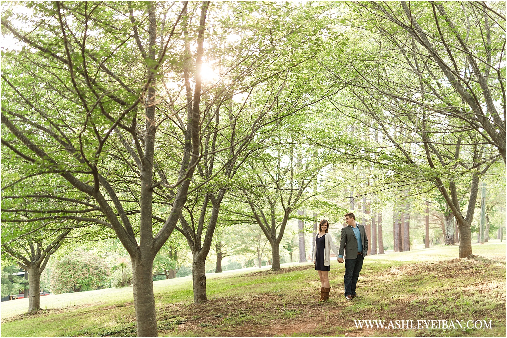 Lynchburg Engagement Session || Lynchburg Wedding Photographer || www.ashleyeiban.com