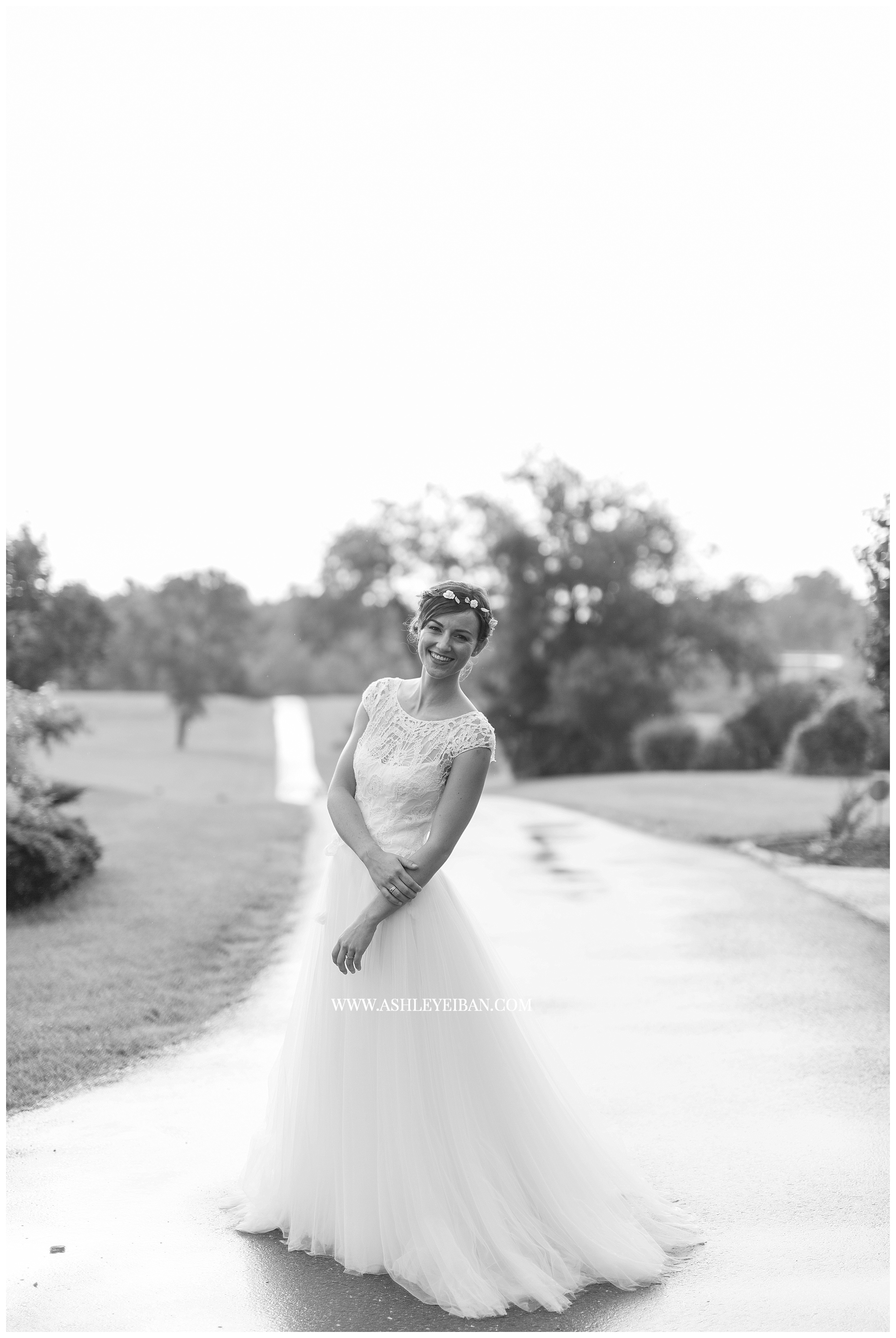 Lynchburg Wedding Photographer || Backyard Wedding || Ashley Eiban Photography || www.ashleyeiban.com
