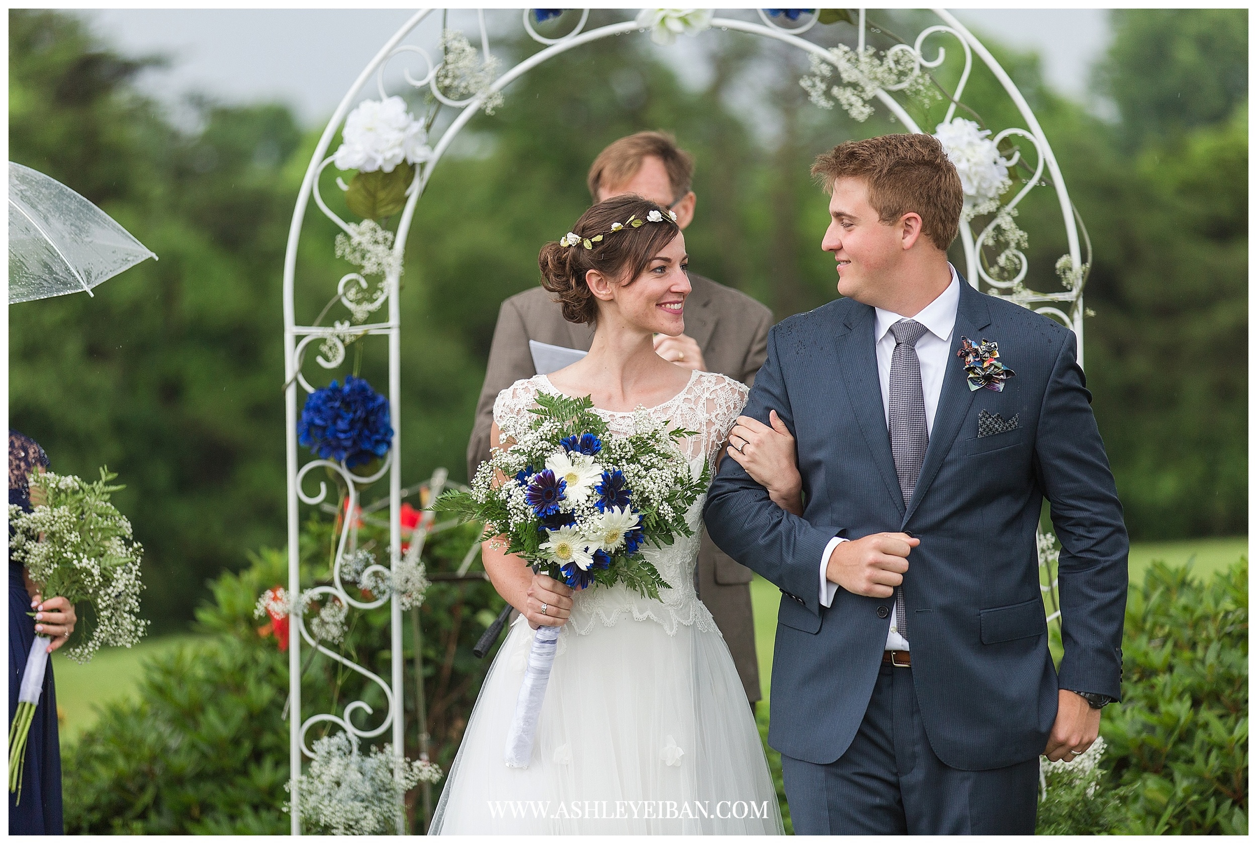 Lynchburg Wedding Photographer || Backyard Virginia Wedding || Ashley Eiban Photography || www.ashleyeiban.com