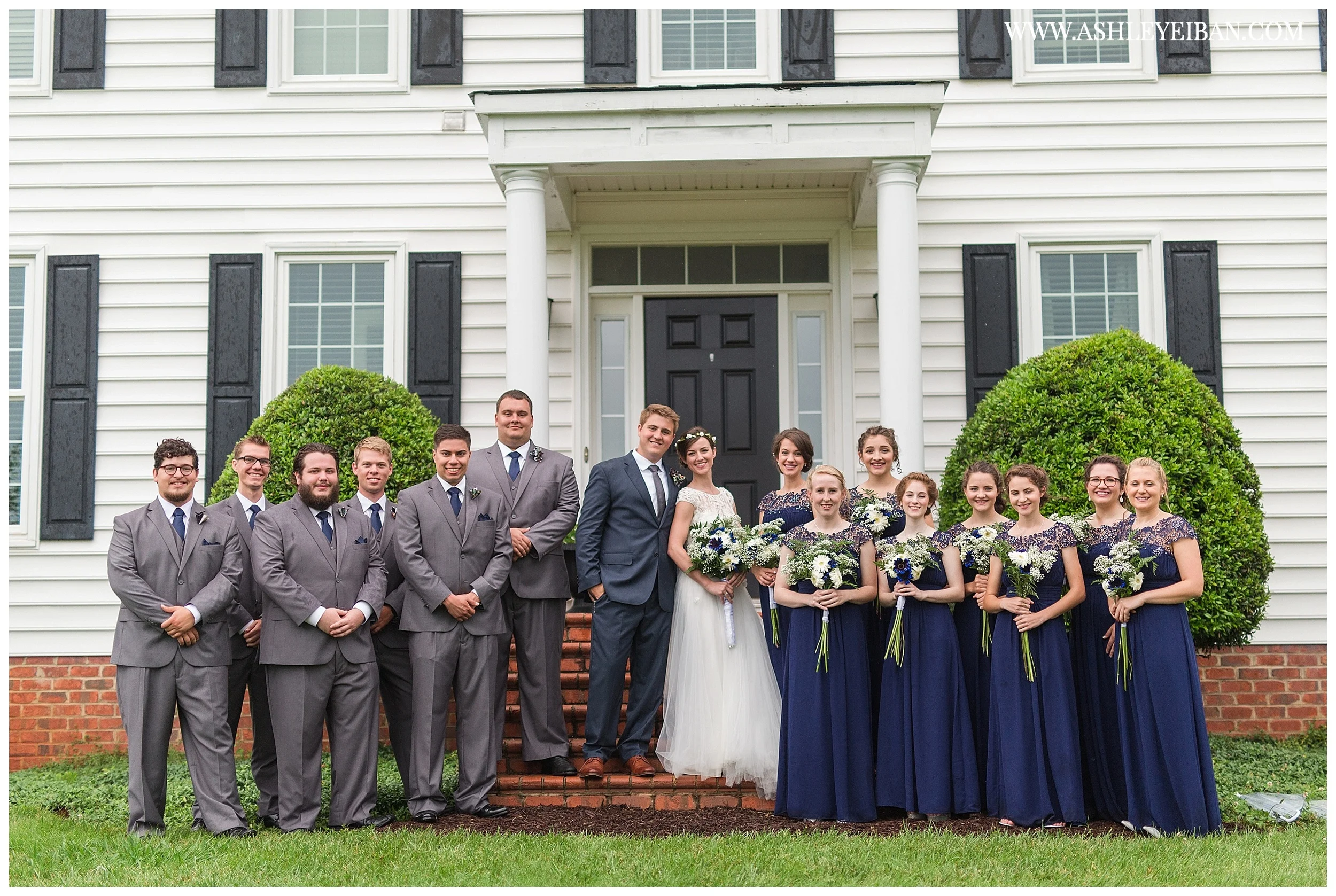 Lynchburg Wedding Photographer || Backyard Virginia Wedding || Ashley Eiban Photography || www.ashleyeiban.com