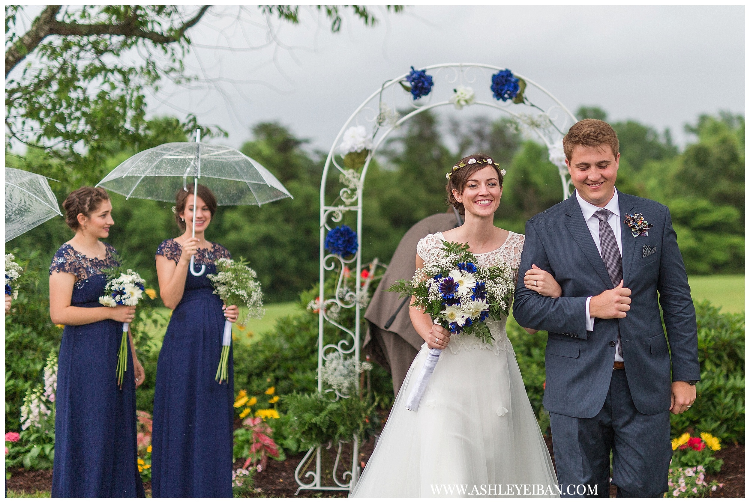 Lynchburg Wedding Photographer || Backyard Virginia Wedding || Ashley Eiban Photography || www.ashleyeiban.com