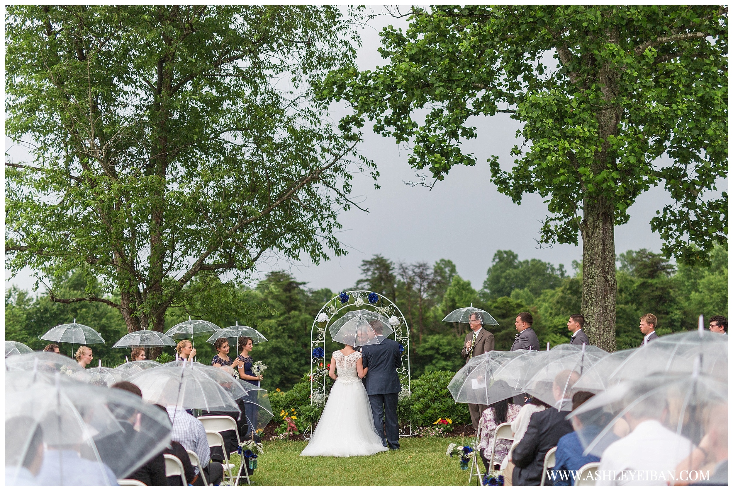 Lynchburg Wedding Photographer || Backyard Virginia Wedding || Ashley Eiban Photography || www.ashleyeiban.com