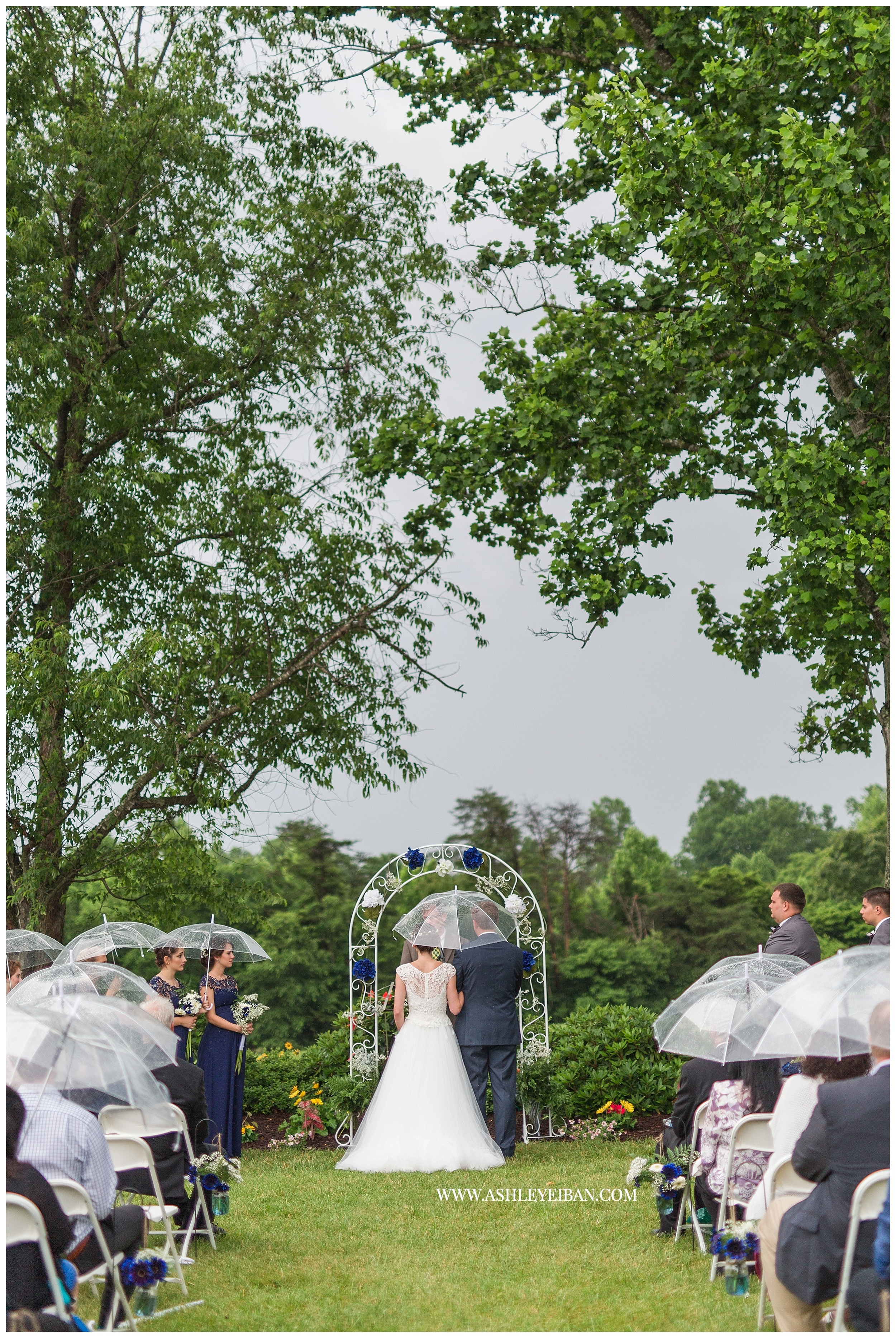 Lynchburg Wedding Photographer || Backyard Virginia Wedding || Ashley Eiban Photography || www.ashleyeiban.com